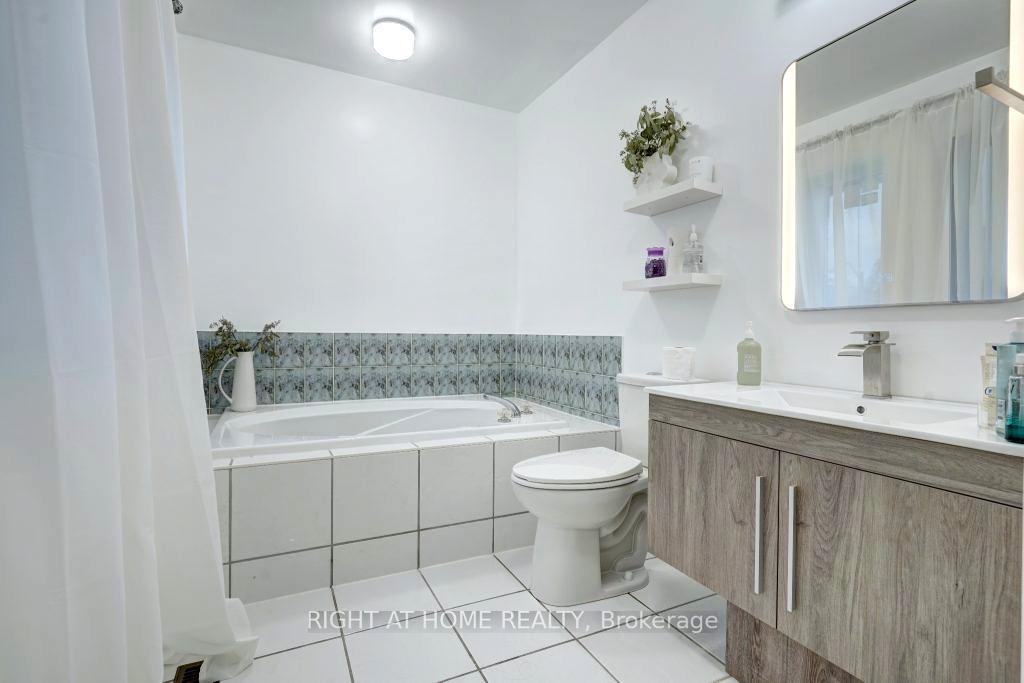 Photo 21 of 111 Wildberry Crescent, Vaughan, Vellore Village — HOMEH