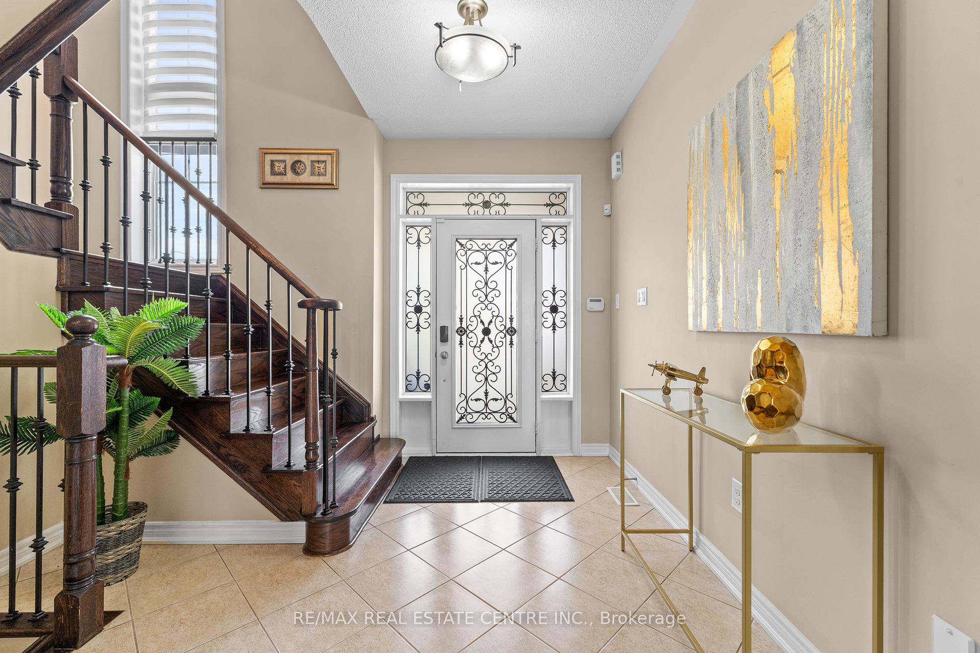 Photo 5 of 4 Junetown Circle, Brampton, Credit Valley — HOMEH