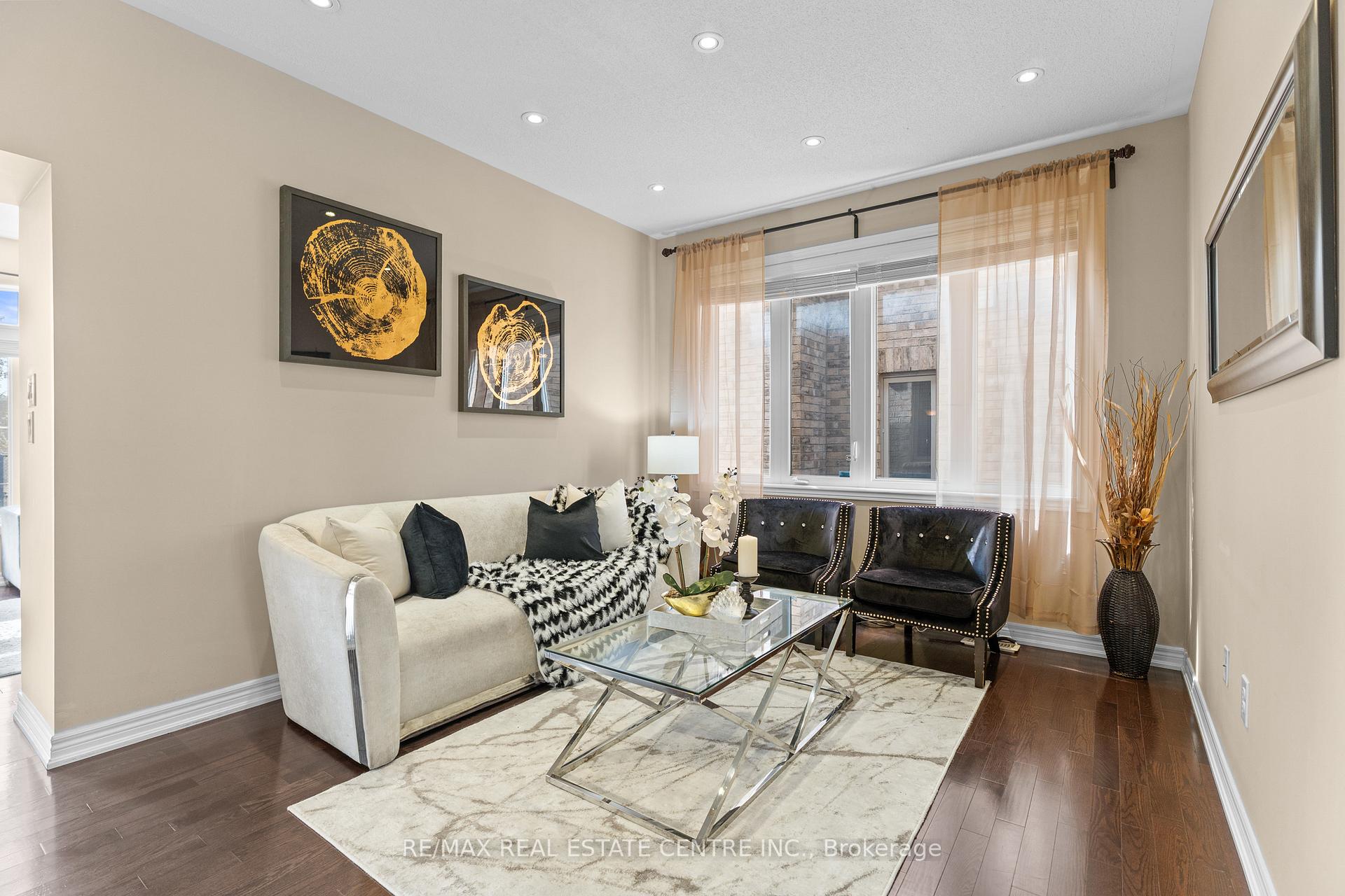 Photo 8 of 4 Junetown Circle, Brampton, Credit Valley — HOMEH