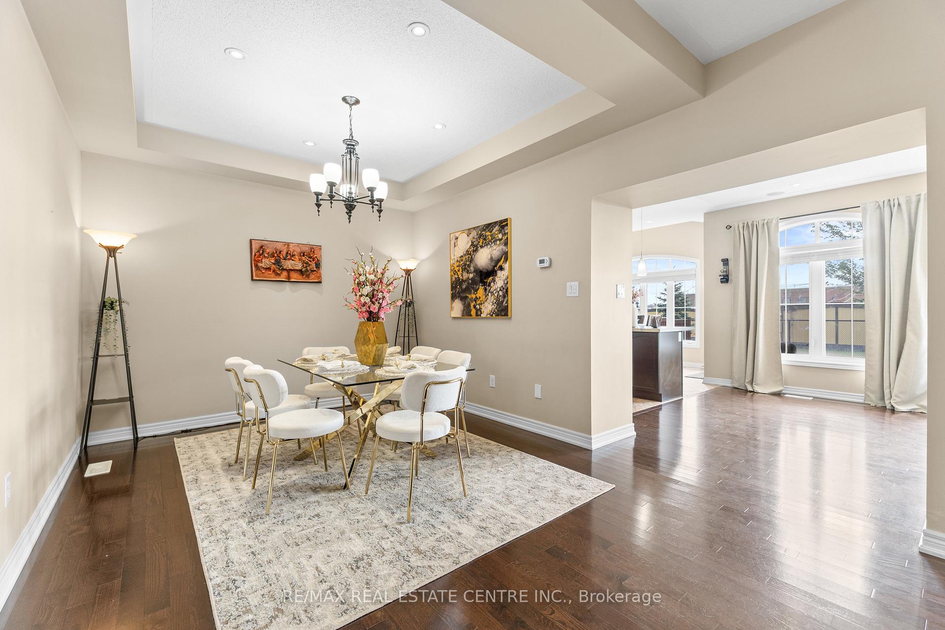 Photo 10 of 4 Junetown Circle, Brampton, Credit Valley — HOMEH