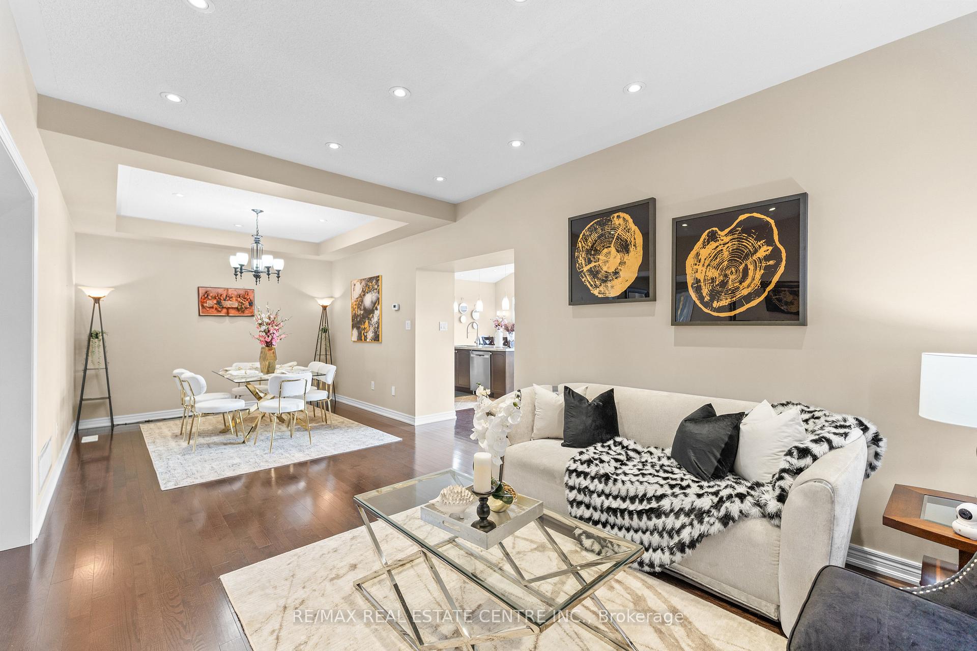 Photo 12 of 4 Junetown Circle, Brampton, Credit Valley — HOMEH