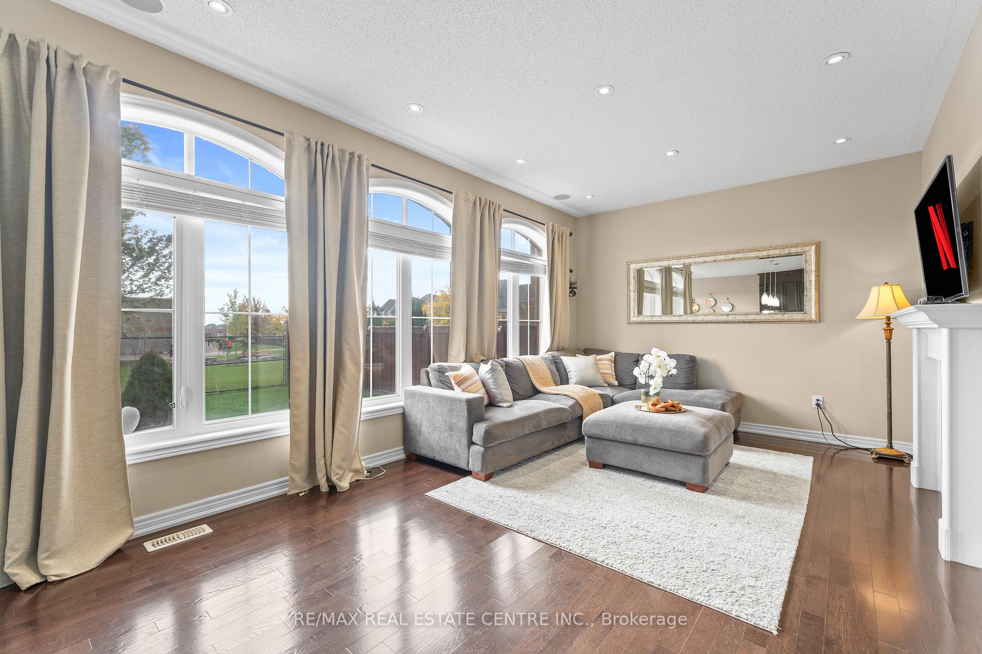 Photo 14 of 4 Junetown Circle, Brampton, Credit Valley — HOMEH
