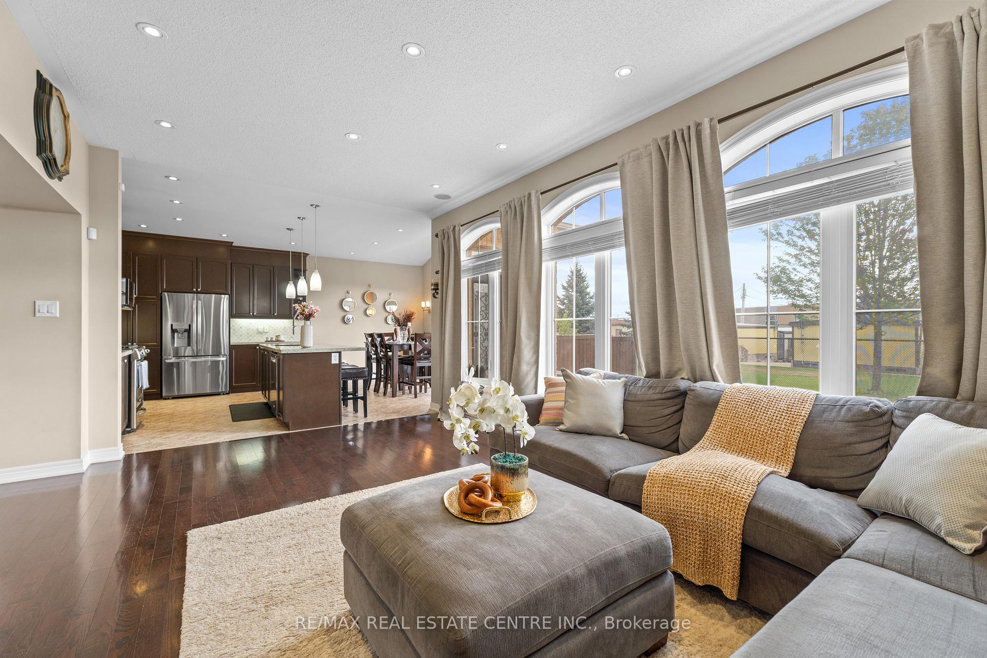 Photo 16 of 4 Junetown Circle, Brampton, Credit Valley — HOMEH