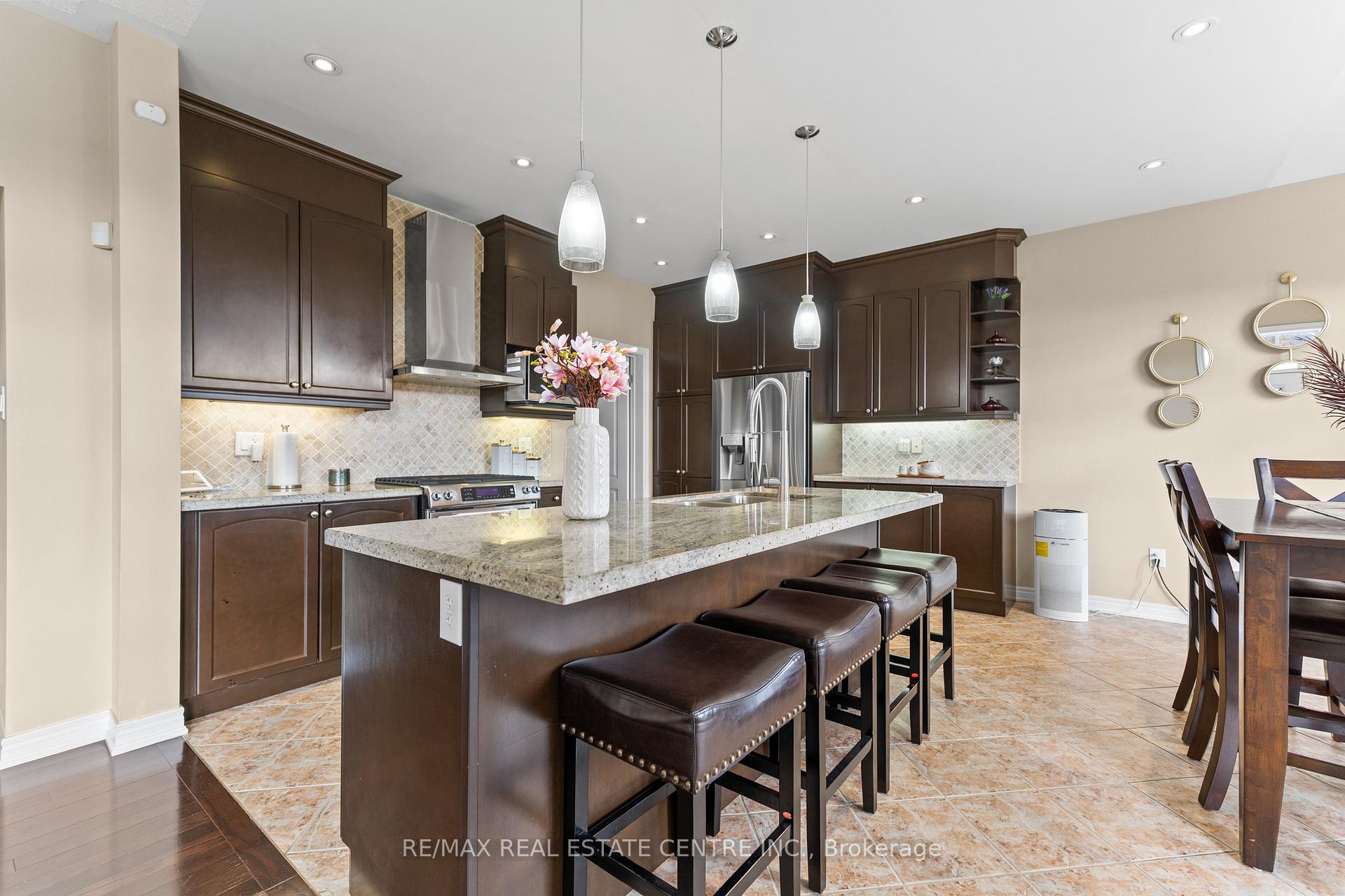 Photo 17 of 4 Junetown Circle, Brampton, Credit Valley — HOMEH