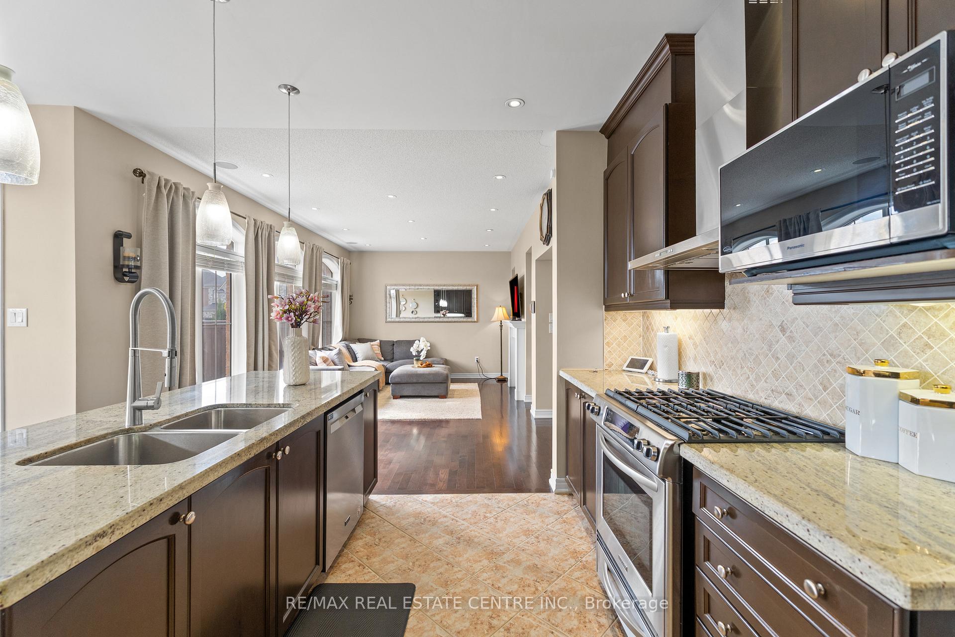 Photo 18 of 4 Junetown Circle, Brampton, Credit Valley — HOMEH