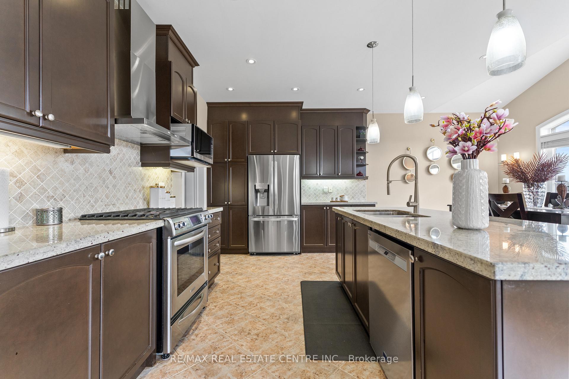 Photo 19 of 4 Junetown Circle, Brampton, Credit Valley — HOMEH