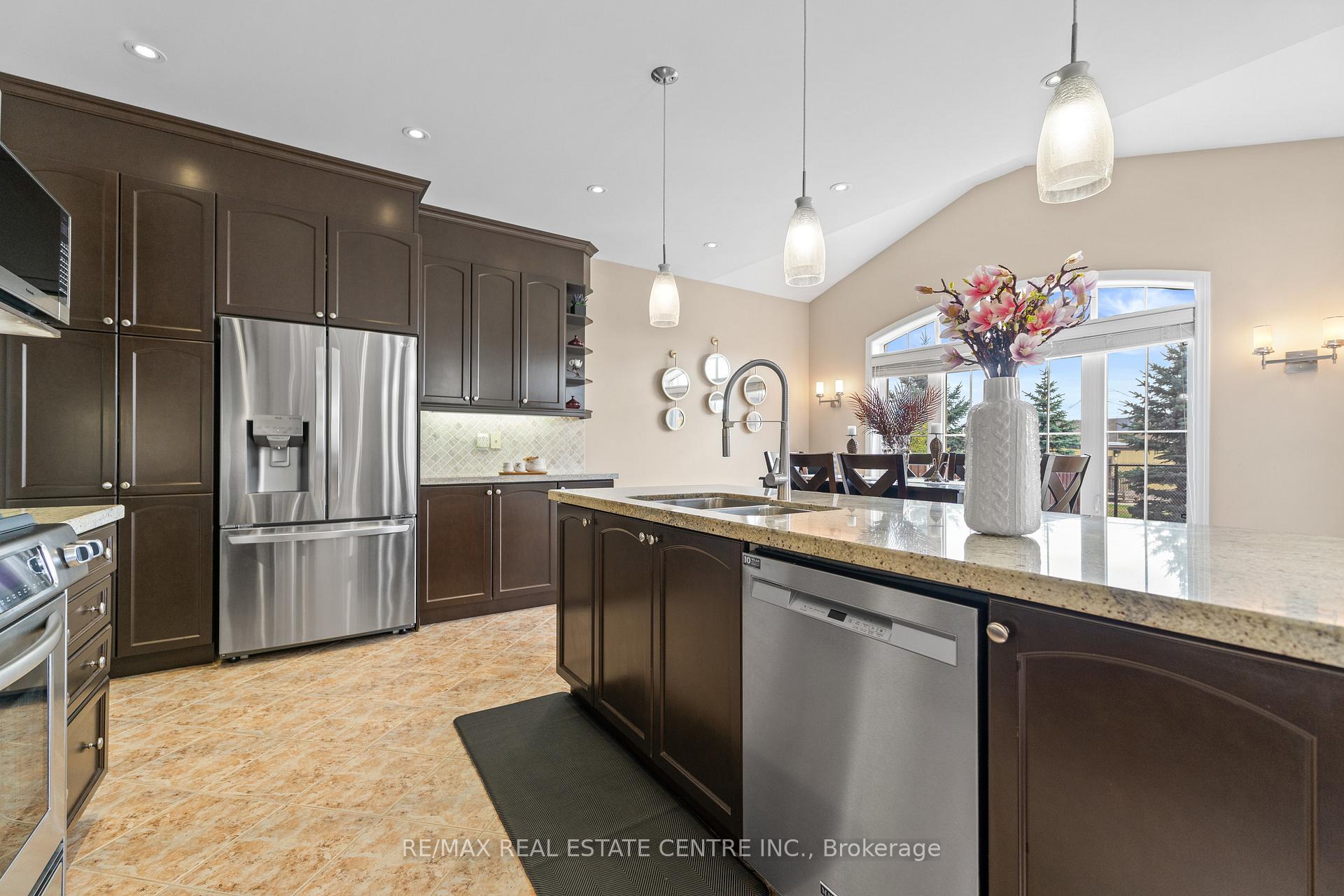 Photo 20 of 4 Junetown Circle, Brampton, Credit Valley — HOMEH