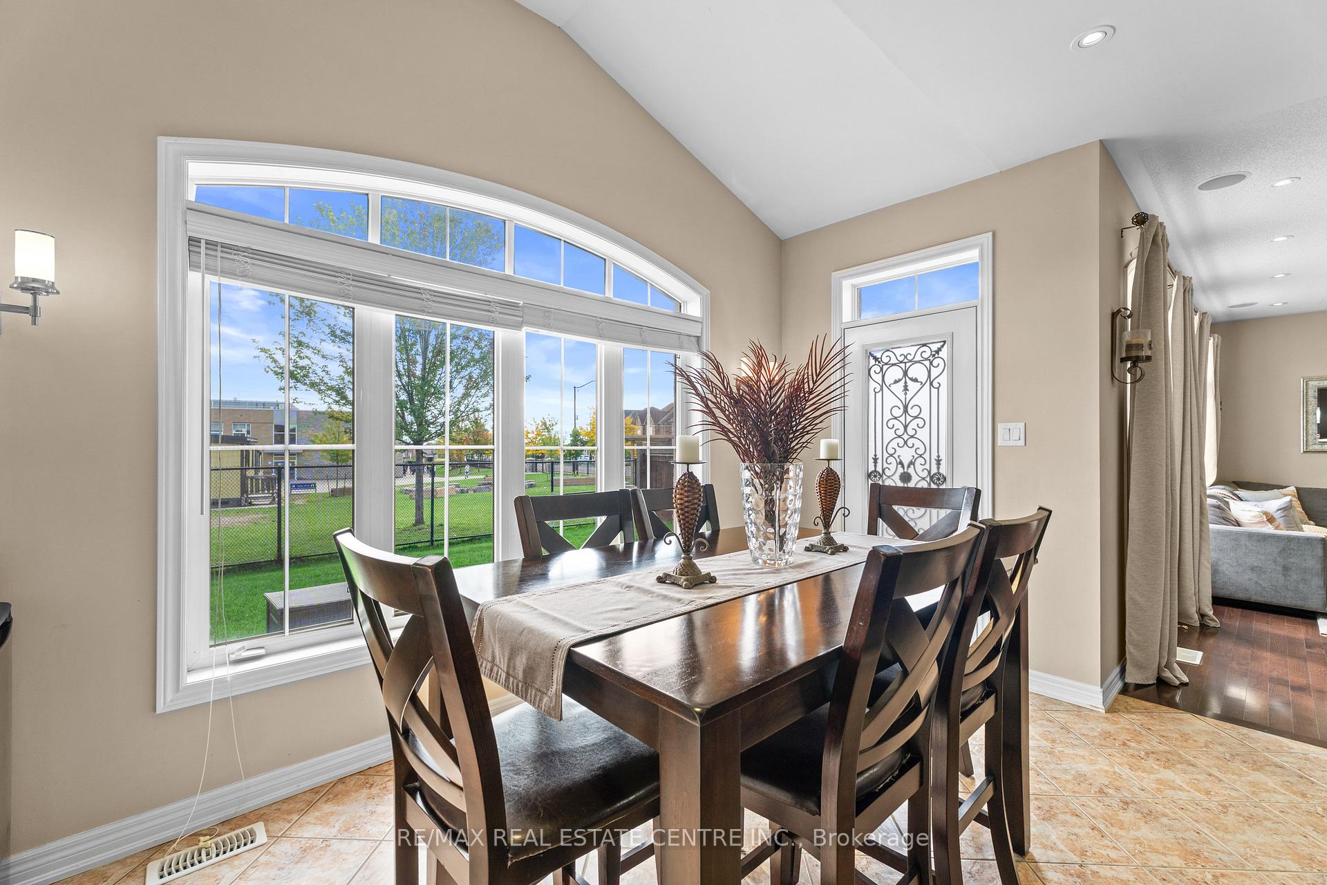 Photo 21 of 4 Junetown Circle, Brampton, Credit Valley — HOMEH