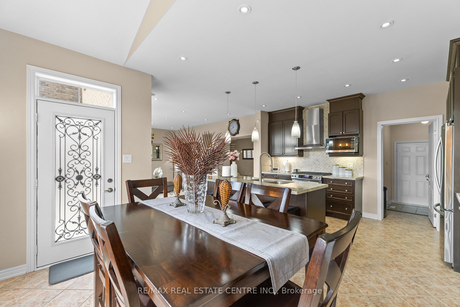 Photo 22 of 4 Junetown Circle, Brampton, Credit Valley — HOMEH