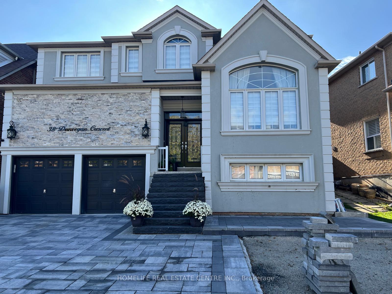 Photo 1 of 38 Dunvegan Crescent, Brampton, Fletcher's Meadow — HOMEH