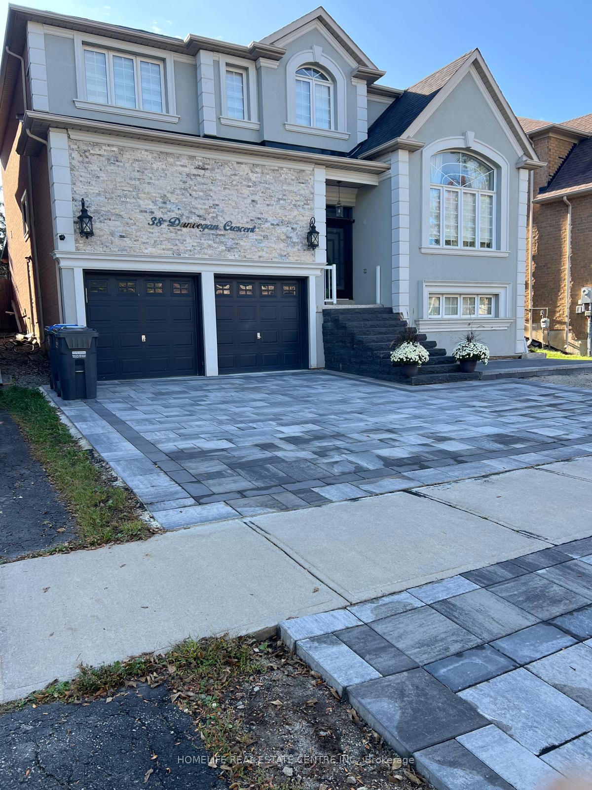 Photo 2 of 38 Dunvegan Crescent, Brampton, Fletcher's Meadow — HOMEH