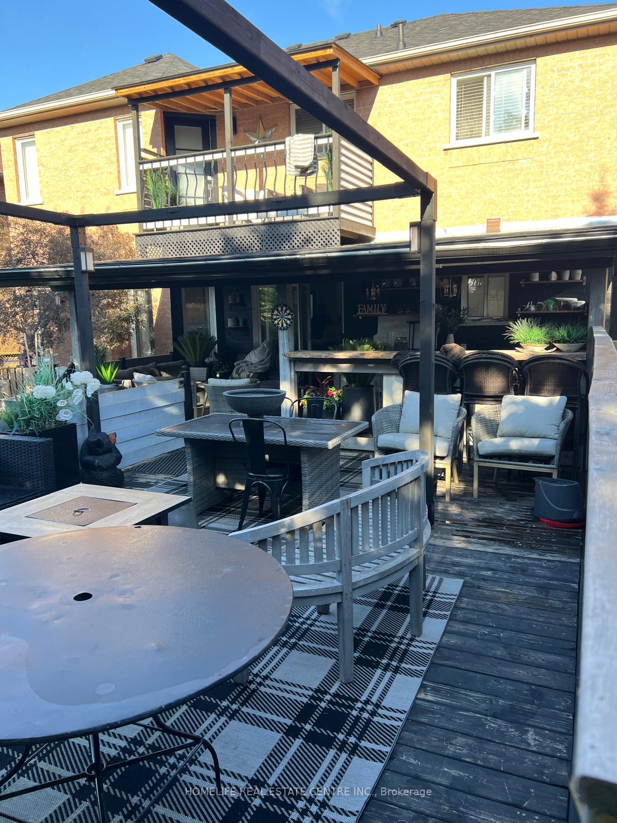 Photo 13 of 38 Dunvegan Crescent, Brampton, Fletcher's Meadow — HOMEH