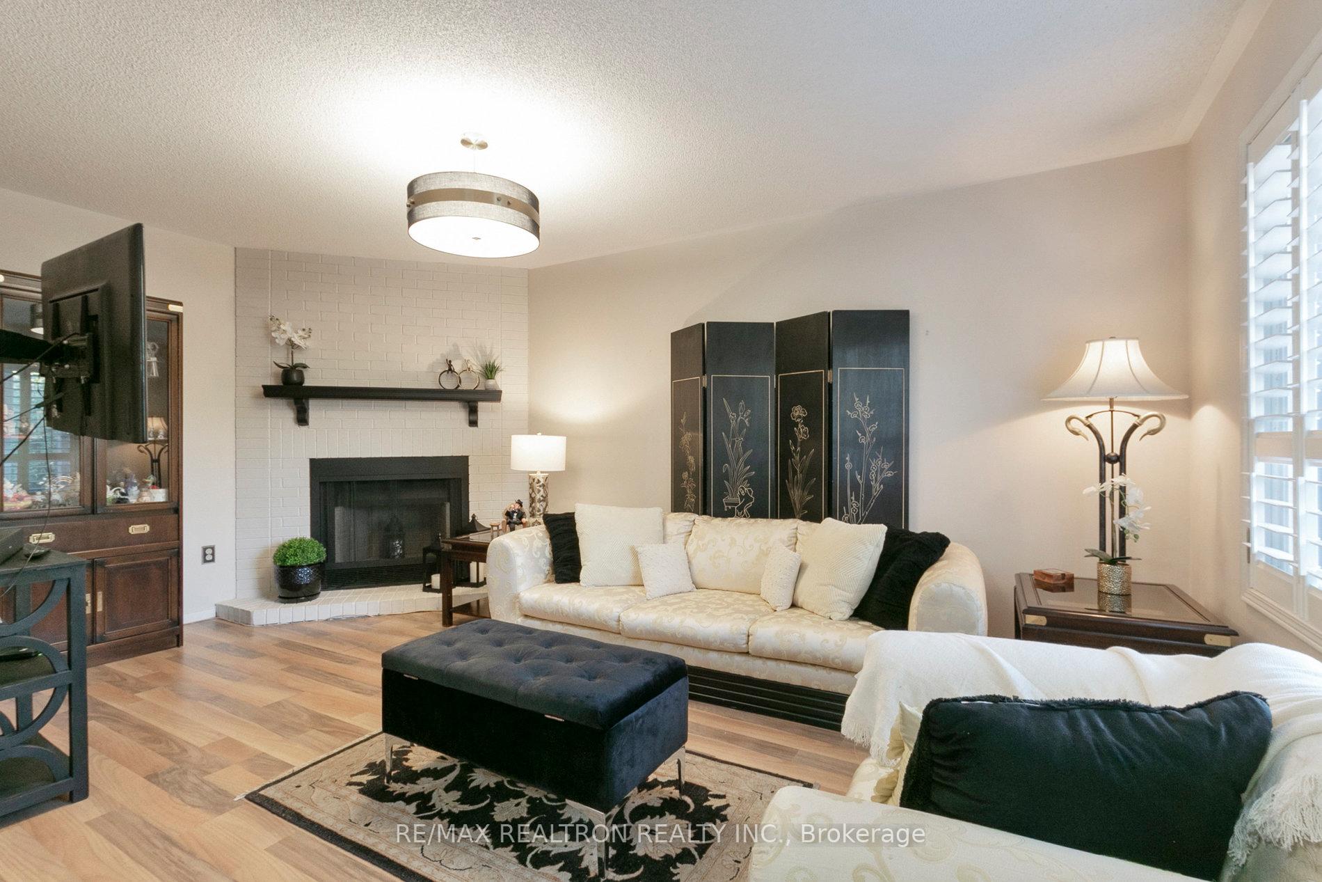 Photo 10 of 160 Brickstone Circle, Vaughan, Brownridge — HOMEH