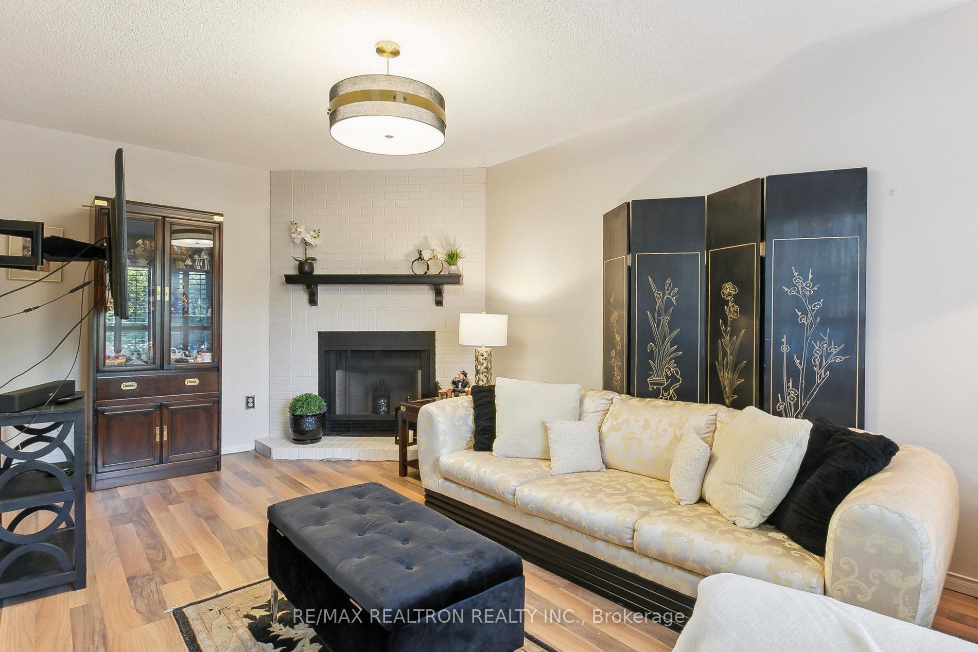 Photo 11 of 160 Brickstone Circle, Vaughan, Brownridge — HOMEH