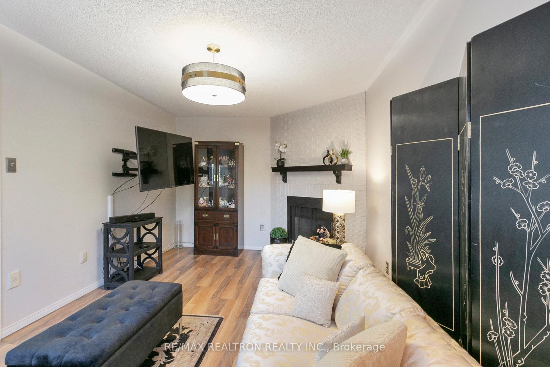 Photo 12 of 160 Brickstone Circle, Vaughan, Brownridge — HOMEH