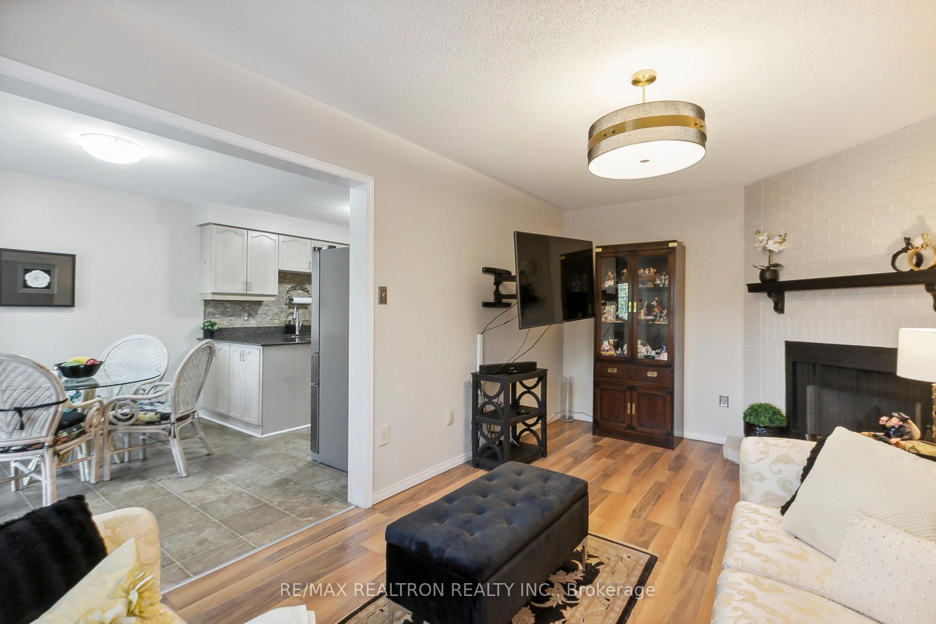 Photo 13 of 160 Brickstone Circle, Vaughan, Brownridge — HOMEH