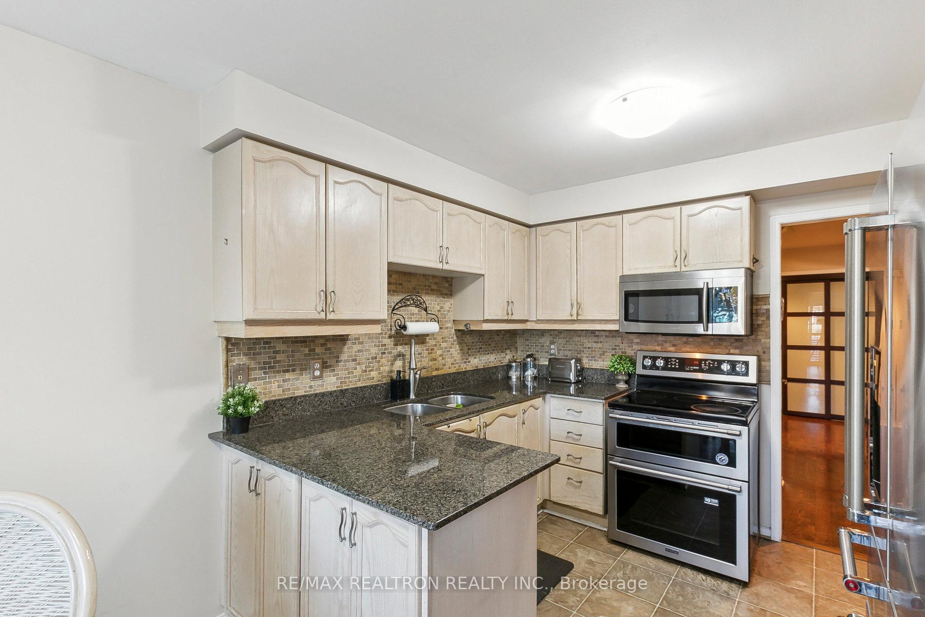 Photo 18 of 160 Brickstone Circle, Vaughan, Brownridge — HOMEH