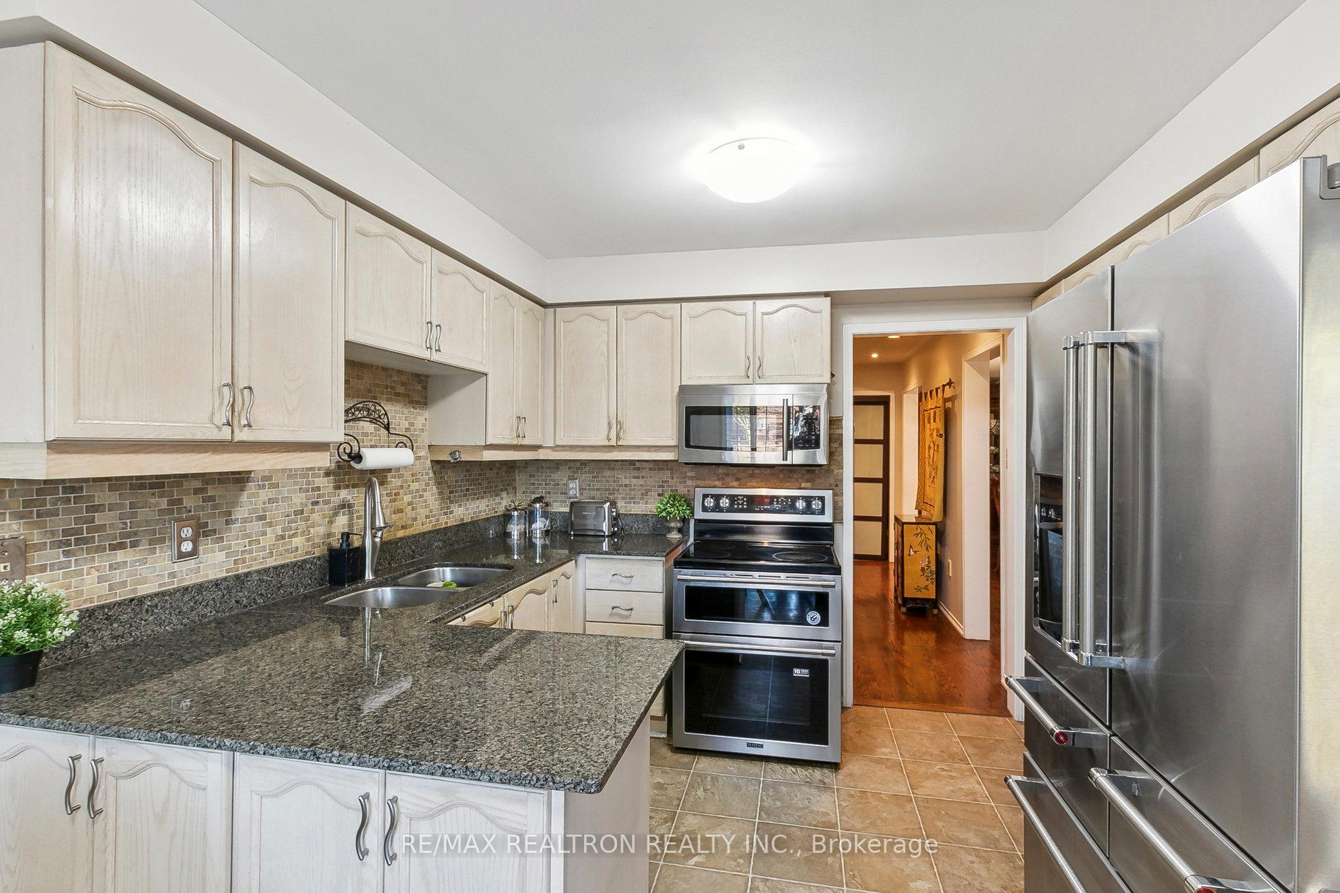 Photo 19 of 160 Brickstone Circle, Vaughan, Brownridge — HOMEH