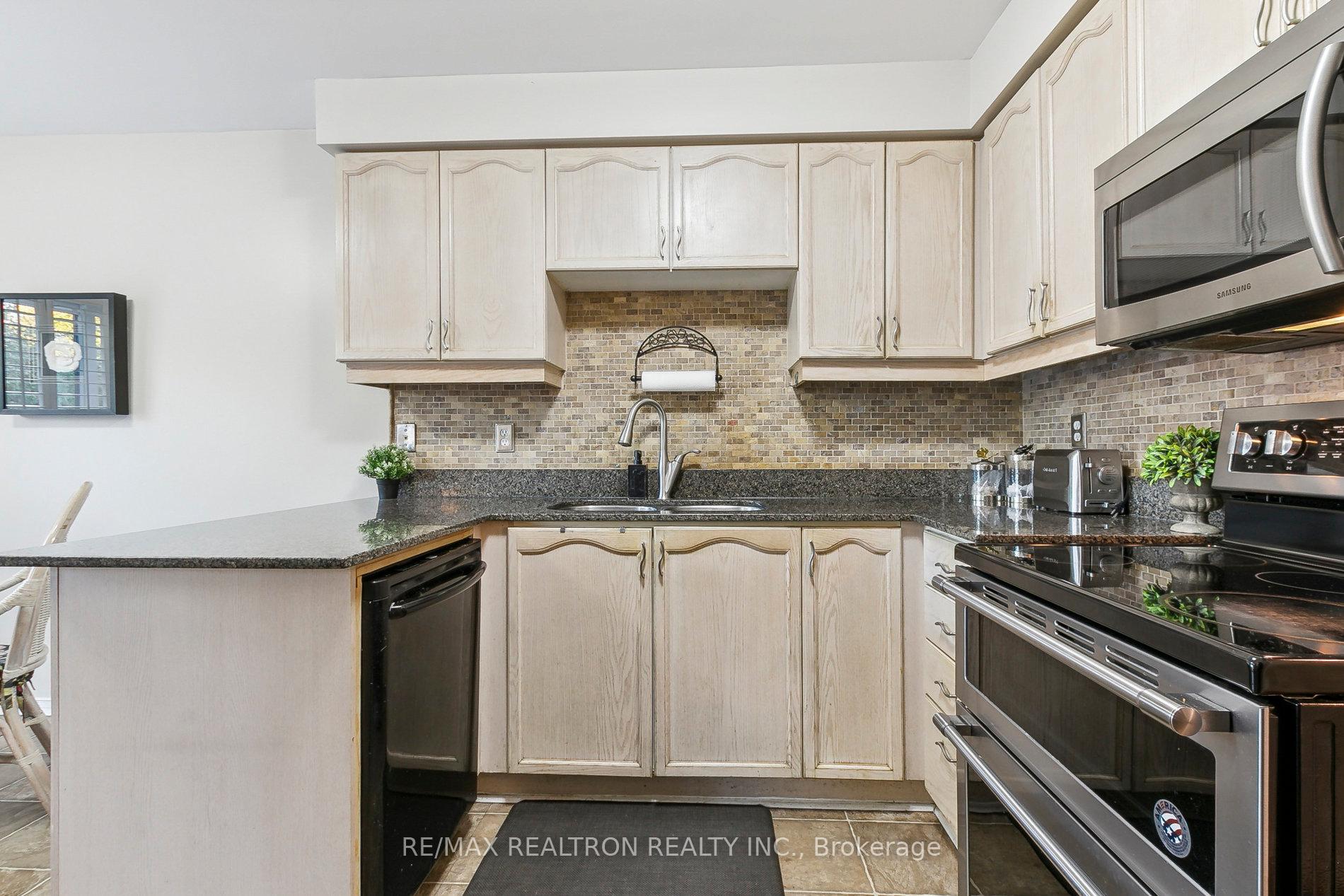 Photo 21 of 160 Brickstone Circle, Vaughan, Brownridge — HOMEH
