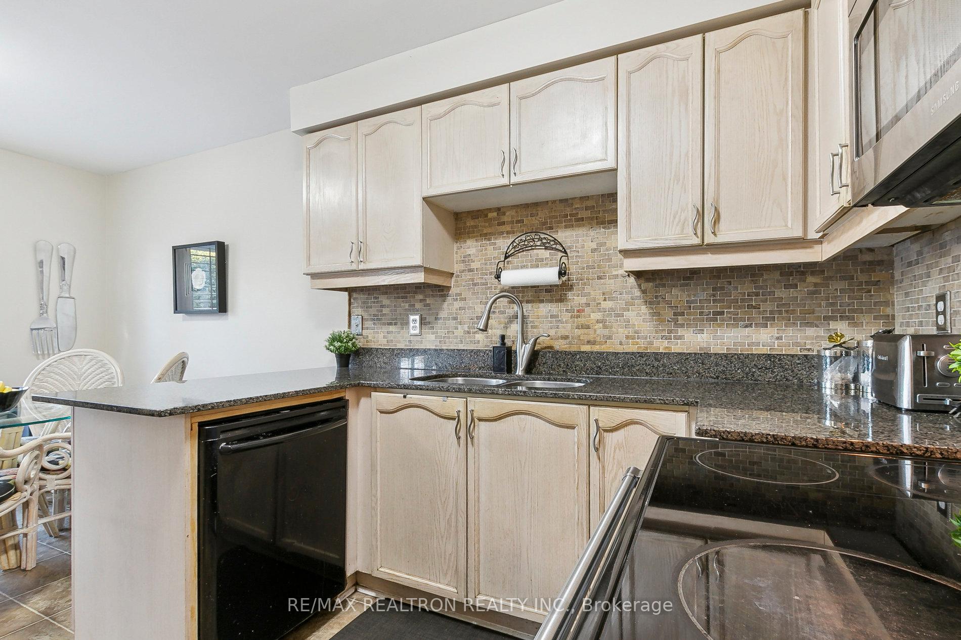 Photo 22 of 160 Brickstone Circle, Vaughan, Brownridge — HOMEH