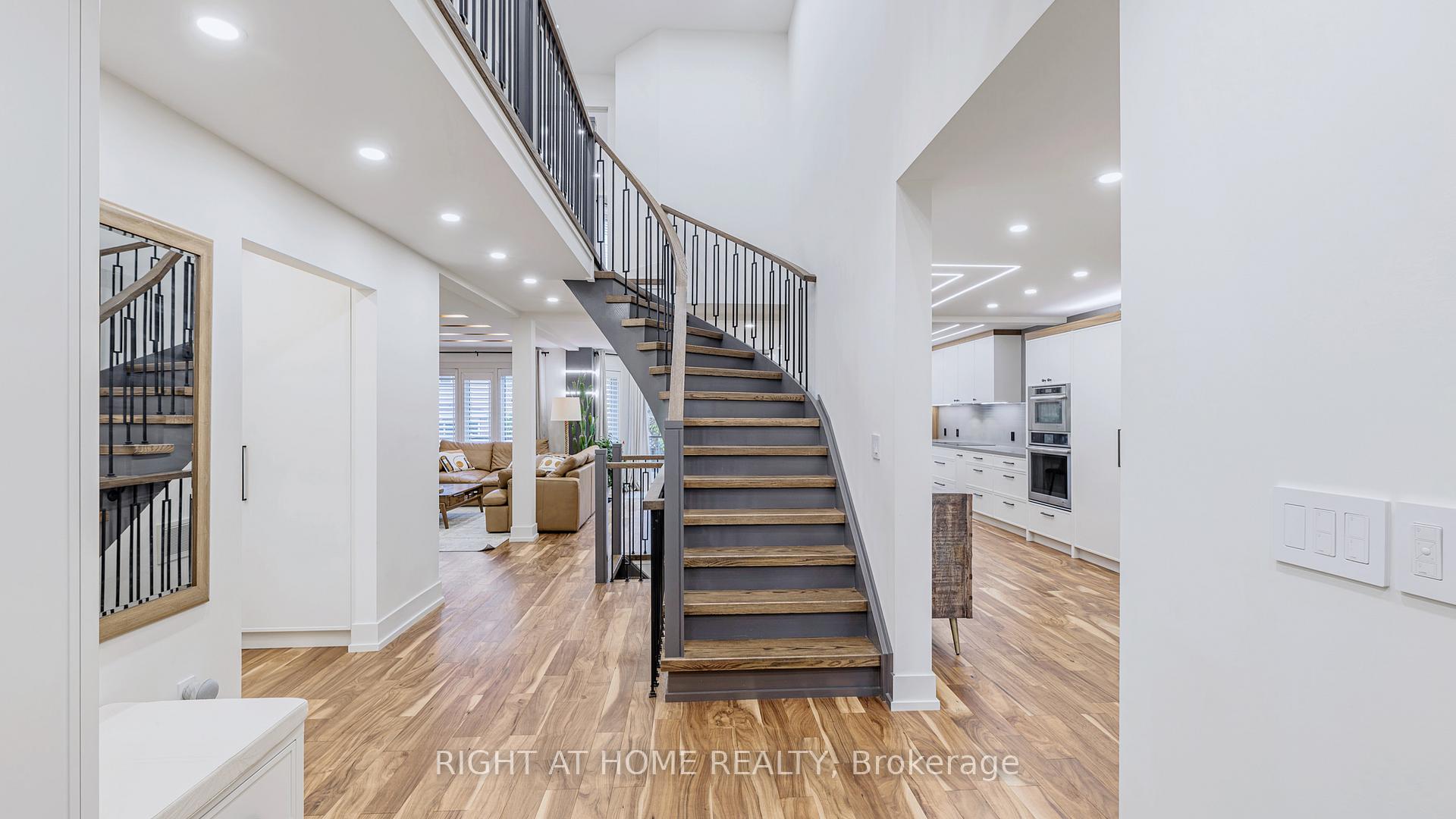 Photo 3 of 79 Trevor Street, Vaughan, East Woodbridge — HOMEH