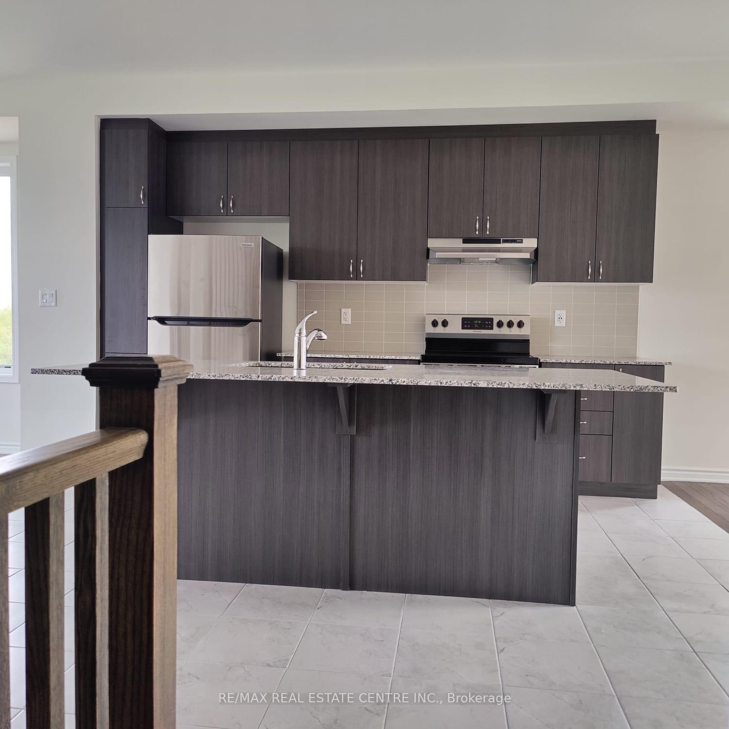 Photo 3 of 17 Summer Wind Lane, Brampton, Northwest Brampton — HOMEH