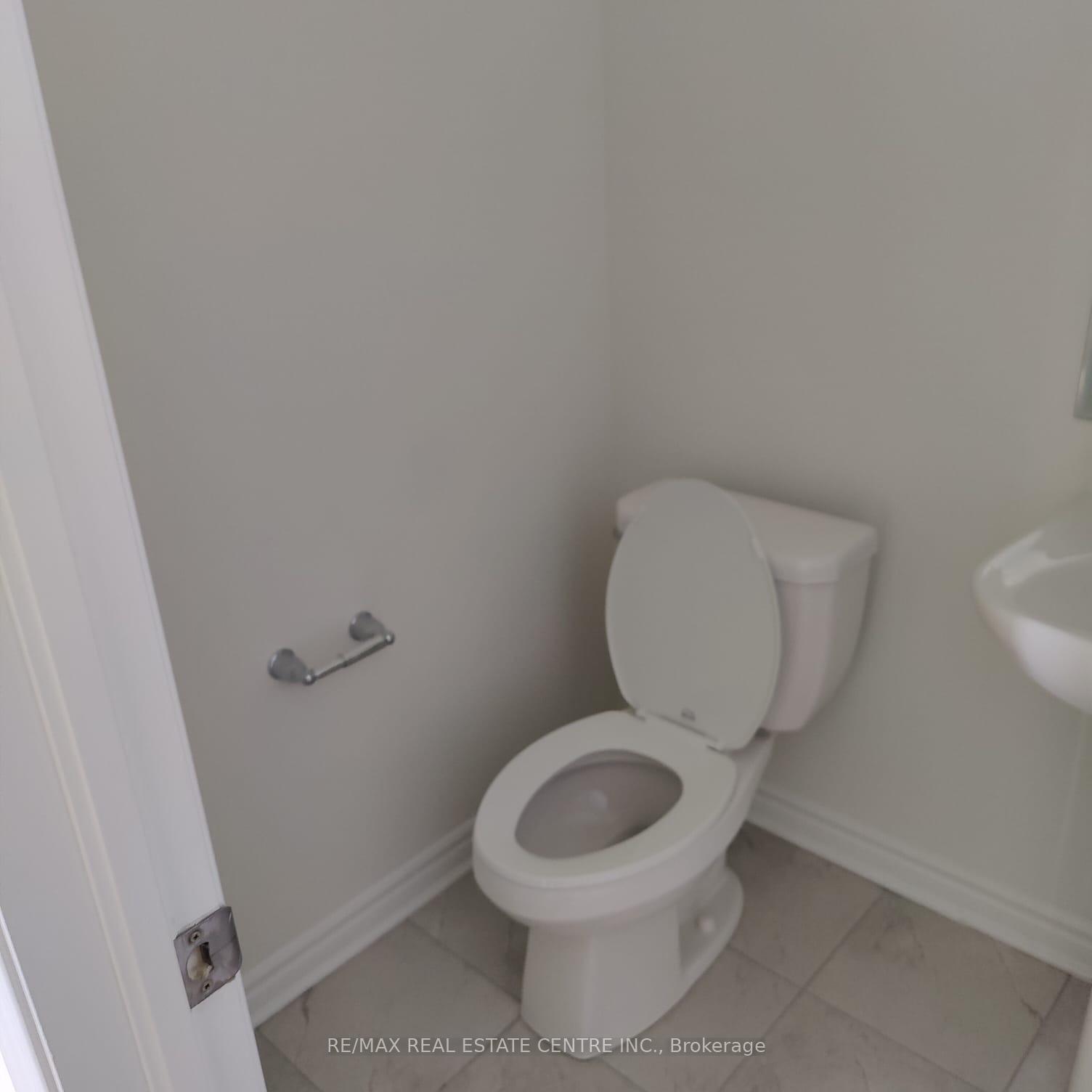 Photo 2 of 17 Summer Wind Lane, Brampton, Northwest Brampton — HOMEH