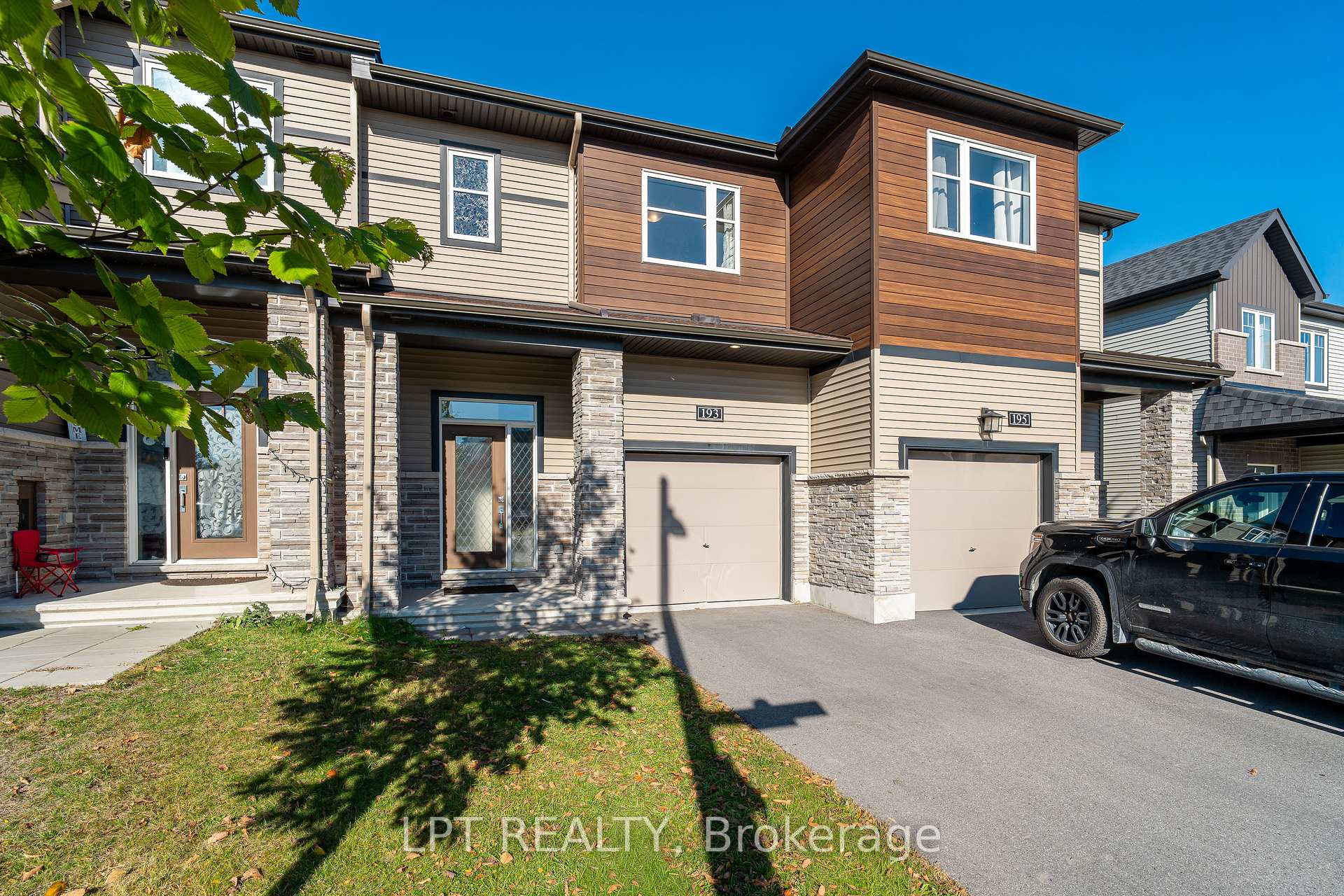 Photo 1 of 193 Bending Way, Ottawa, Barrhaven - Hearts Desire — HOMEH