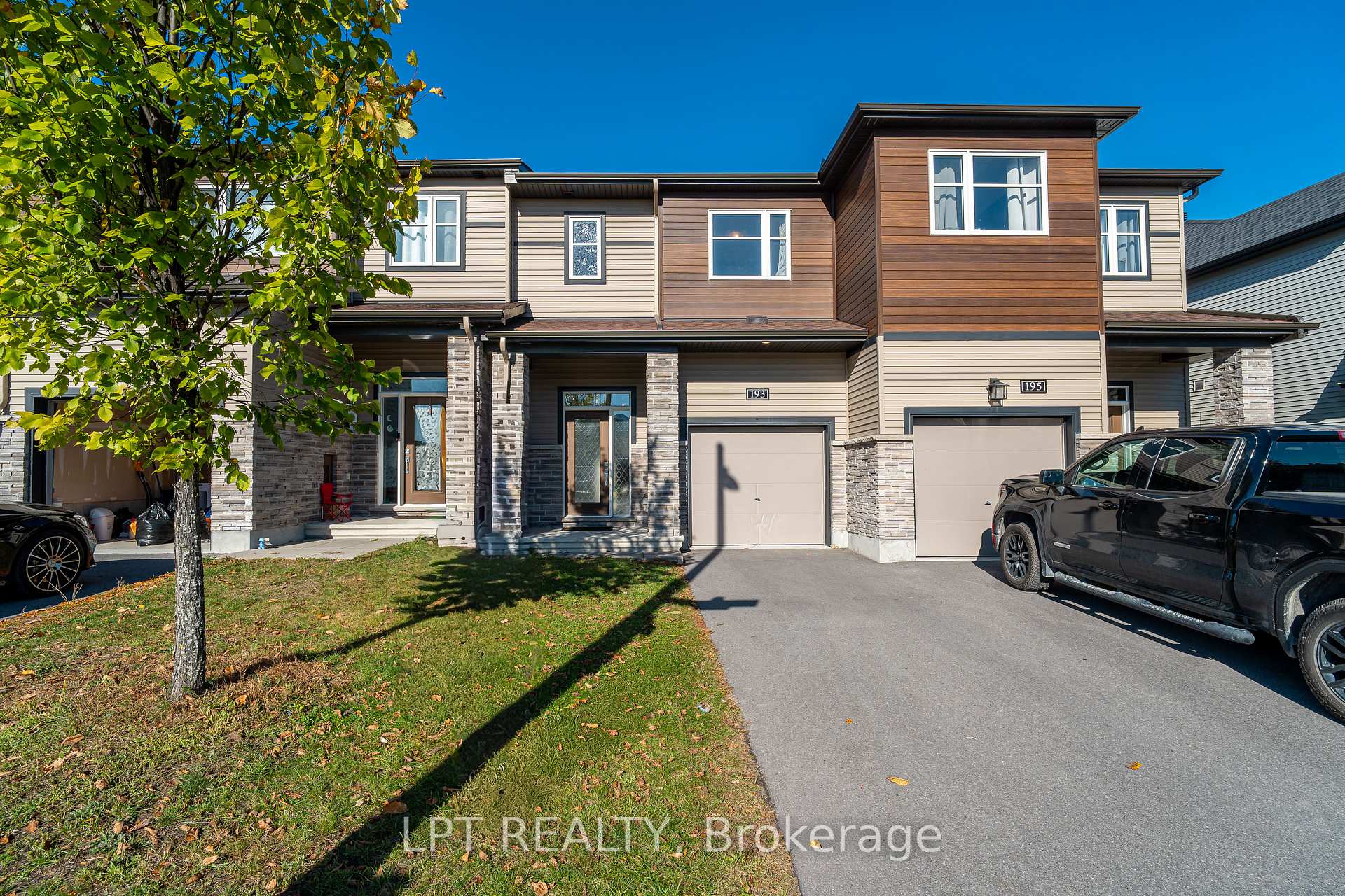 Photo 2 of 193 Bending Way, Ottawa, Barrhaven - Hearts Desire — HOMEH
