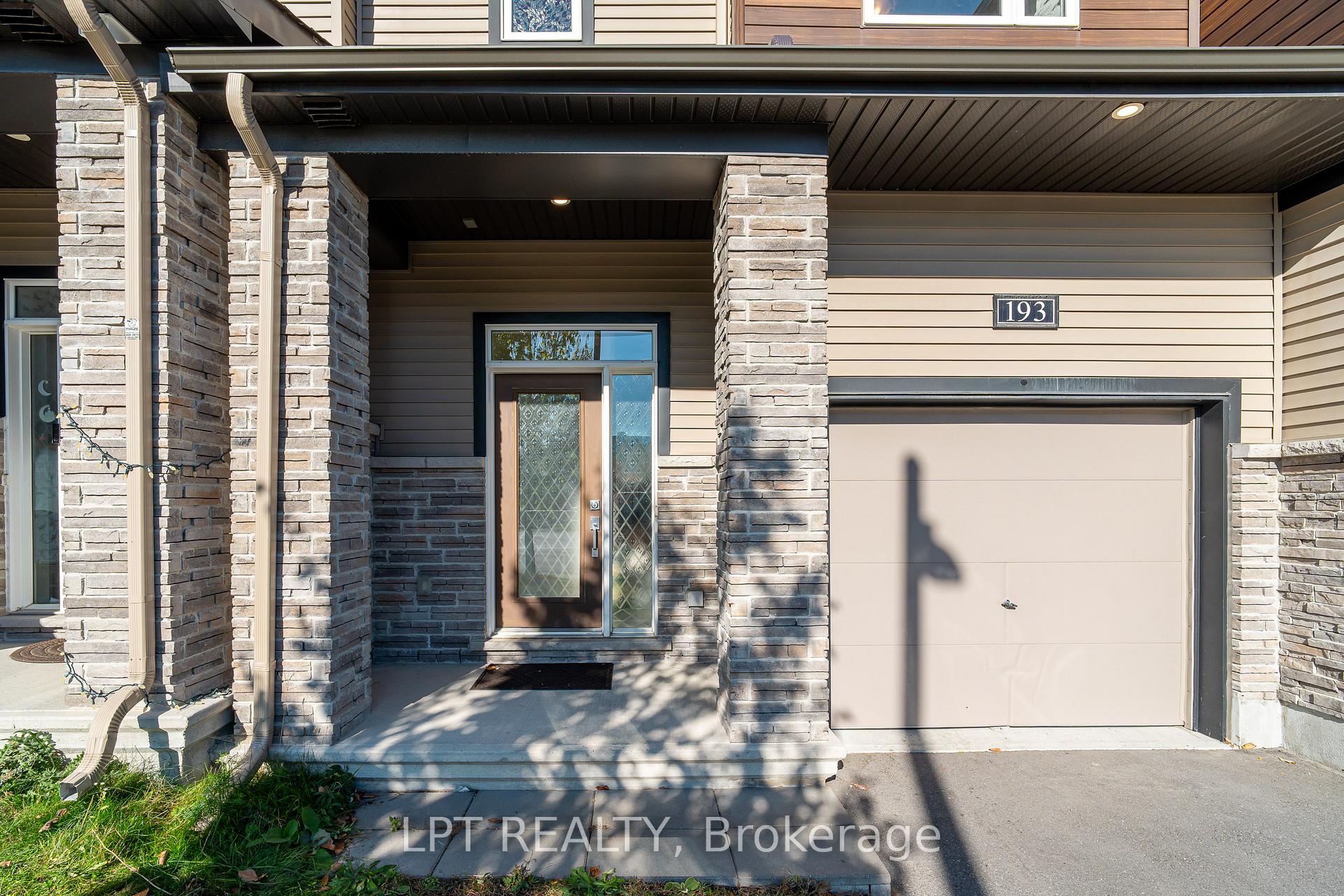 Photo 3 of 193 Bending Way, Ottawa, Barrhaven - Hearts Desire — HOMEH