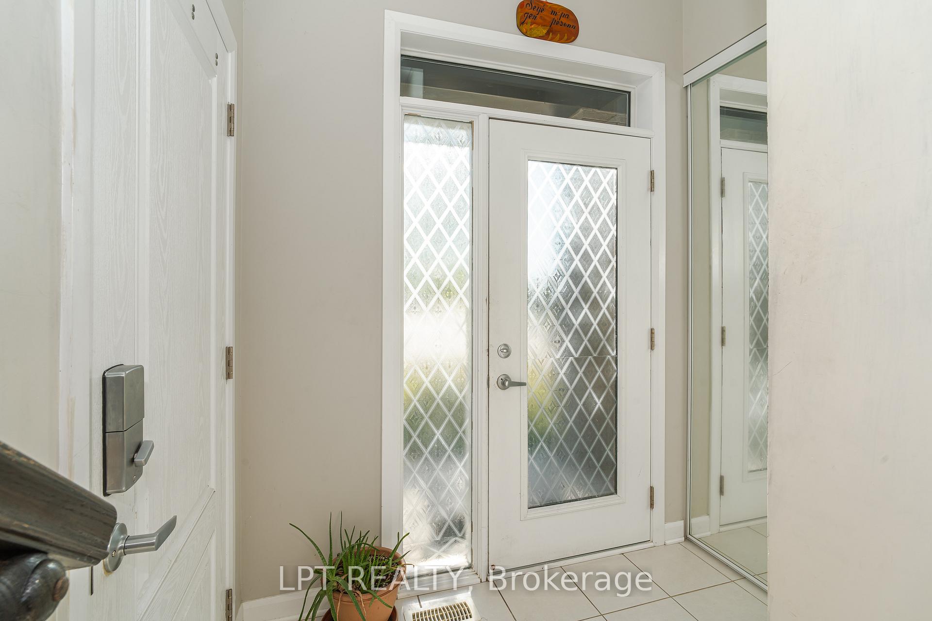 Photo 17 of 193 Bending Way, Ottawa, Barrhaven - Hearts Desire — HOMEH