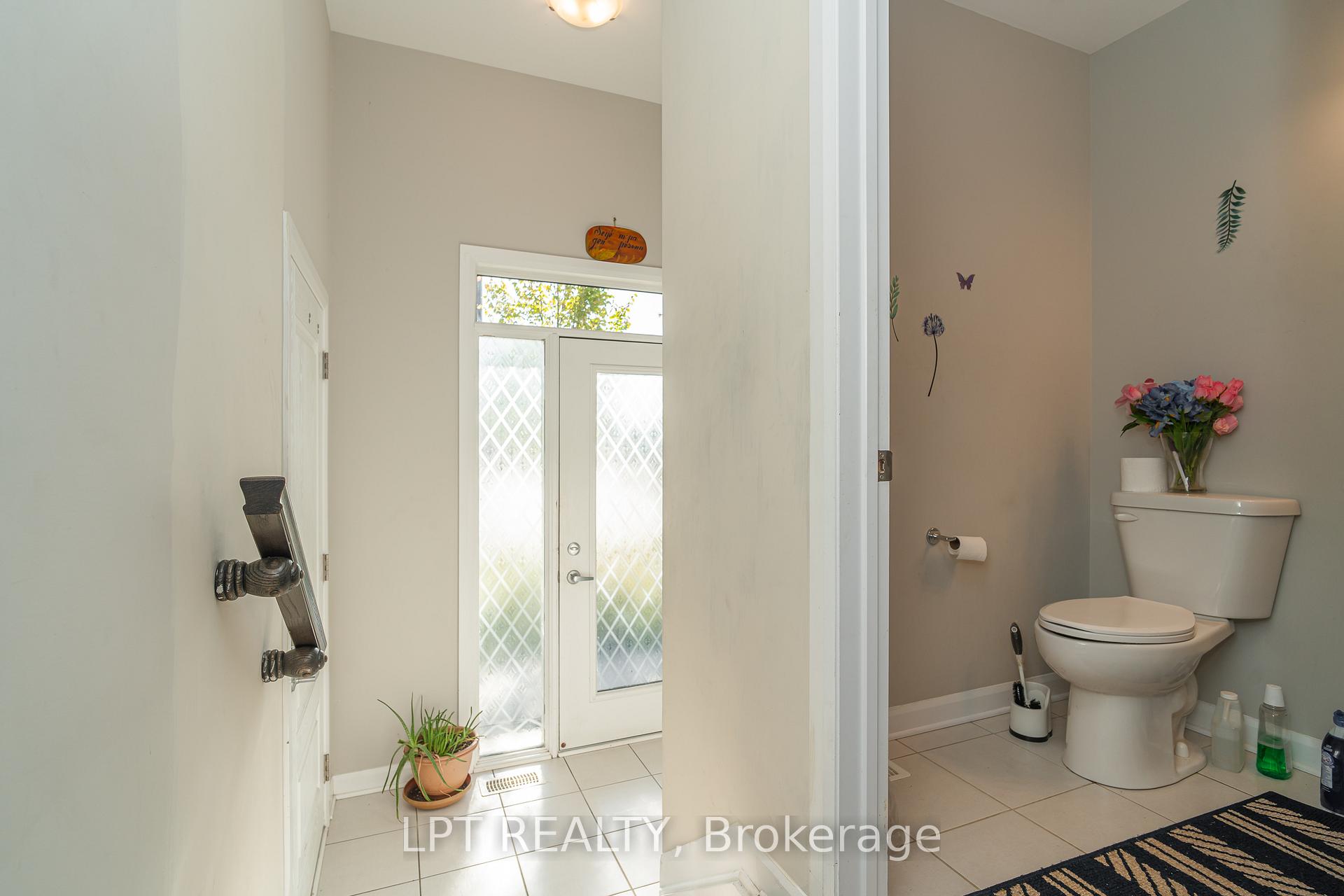 Photo 4 of 193 Bending Way, Ottawa, Barrhaven - Hearts Desire — HOMEH