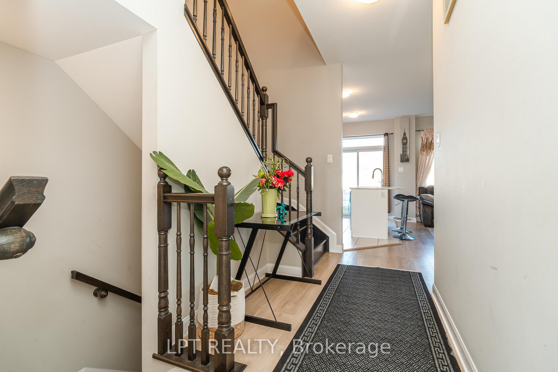 Photo 7 of 193 Bending Way, Ottawa, Barrhaven - Hearts Desire — HOMEH