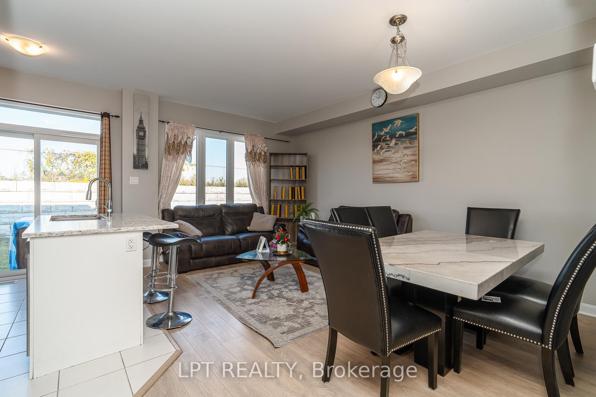 Photo 8 of 193 Bending Way, Ottawa, Barrhaven - Hearts Desire — HOMEH