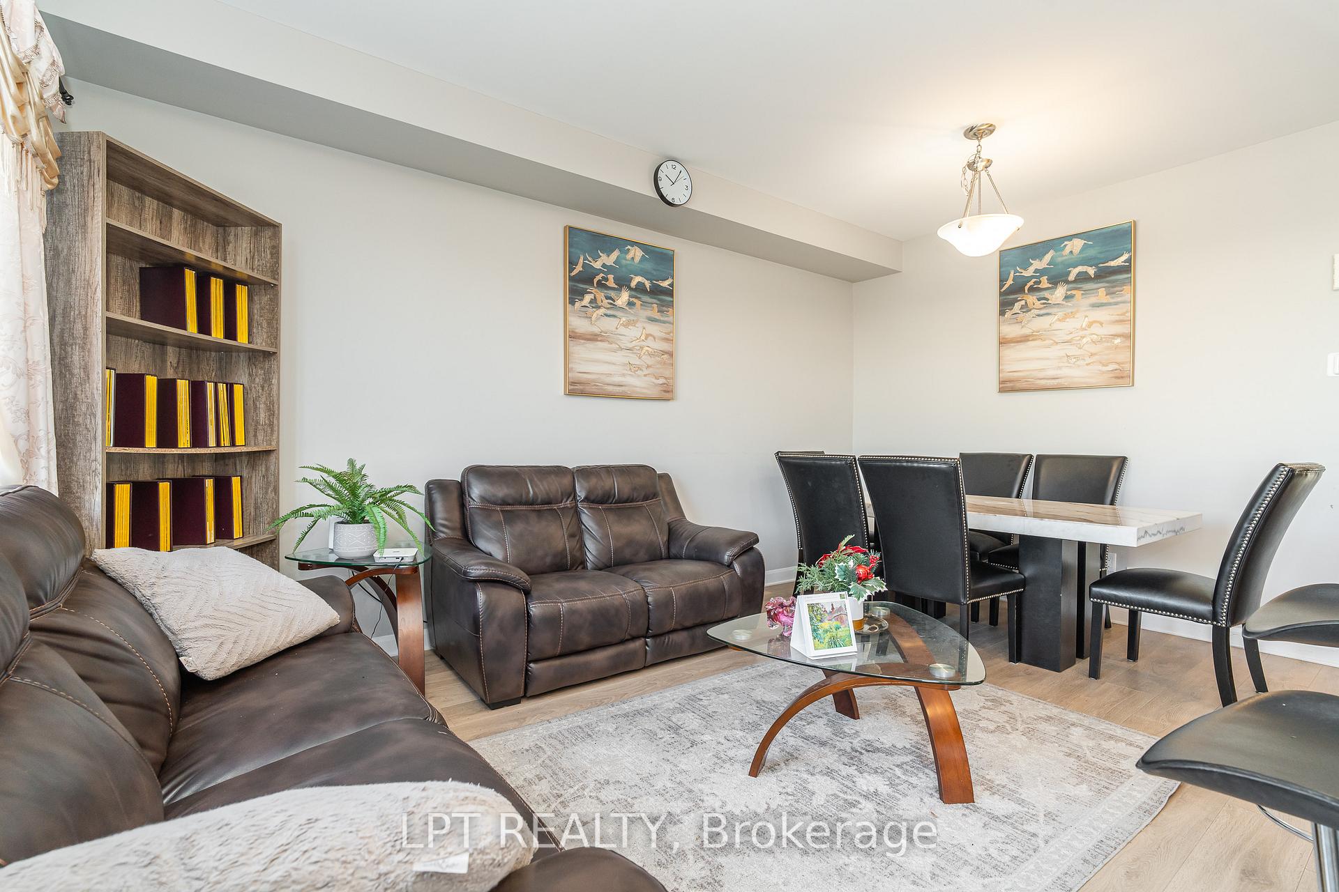 Photo 10 of 193 Bending Way, Ottawa, Barrhaven - Hearts Desire — HOMEH