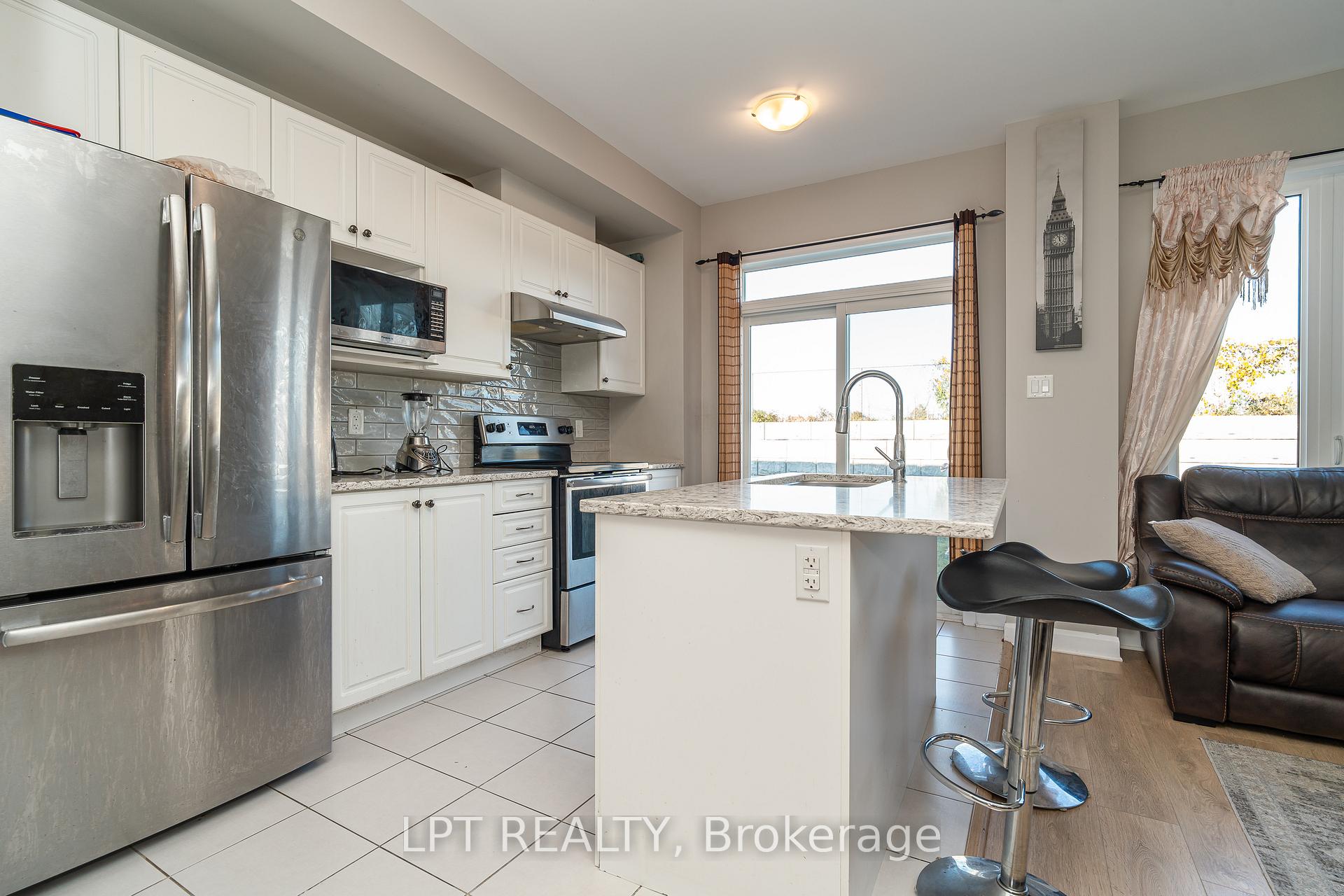 Photo 9 of 193 Bending Way, Ottawa, Barrhaven - Hearts Desire — HOMEH