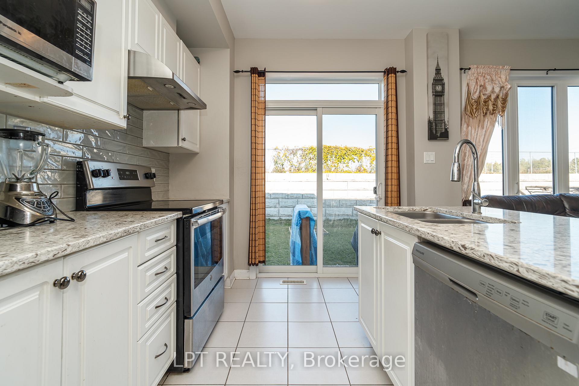 Photo 12 of 193 Bending Way, Ottawa, Barrhaven - Hearts Desire — HOMEH