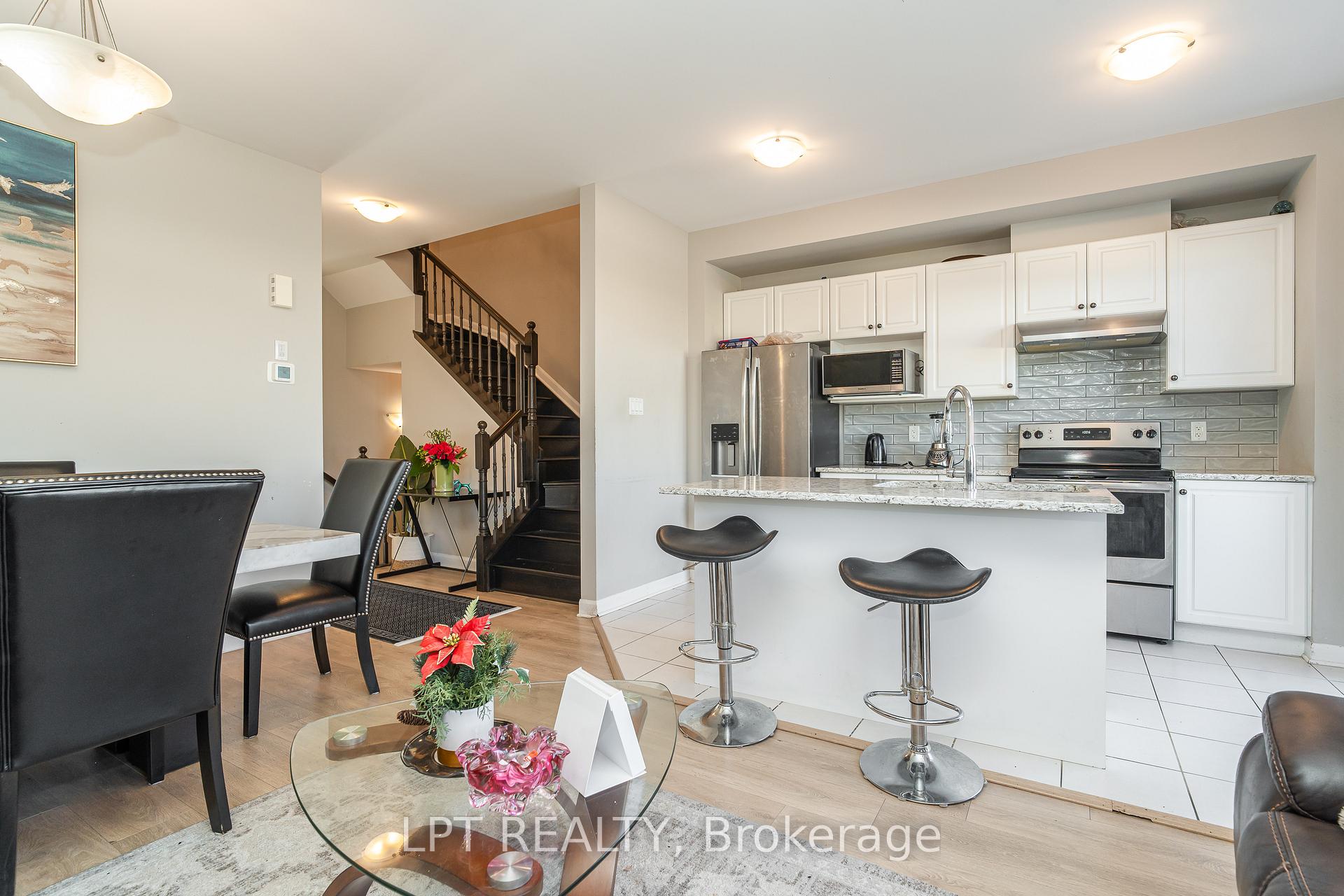 Photo 13 of 193 Bending Way, Ottawa, Barrhaven - Hearts Desire — HOMEH