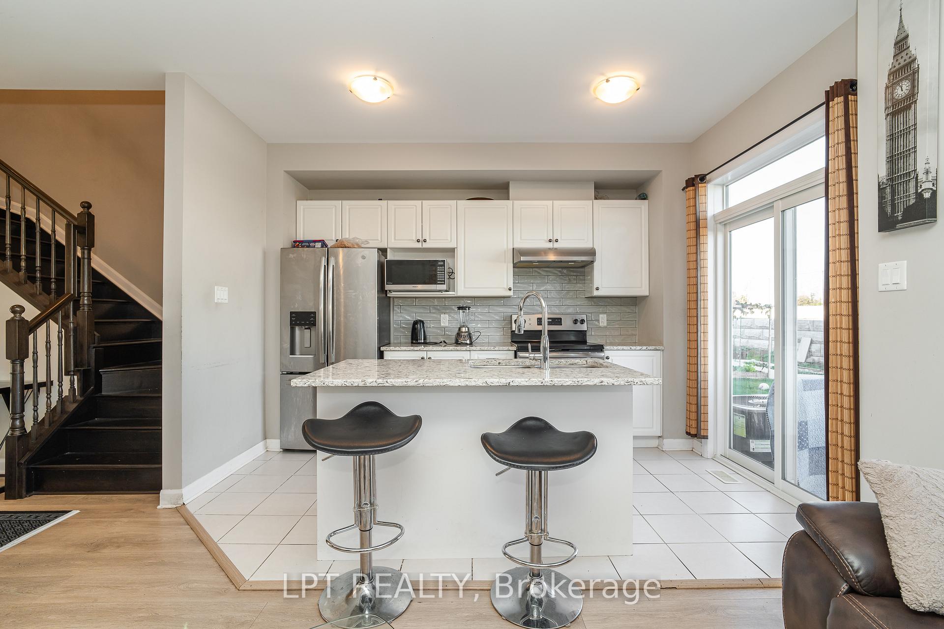 Photo 11 of 193 Bending Way, Ottawa, Barrhaven - Hearts Desire — HOMEH