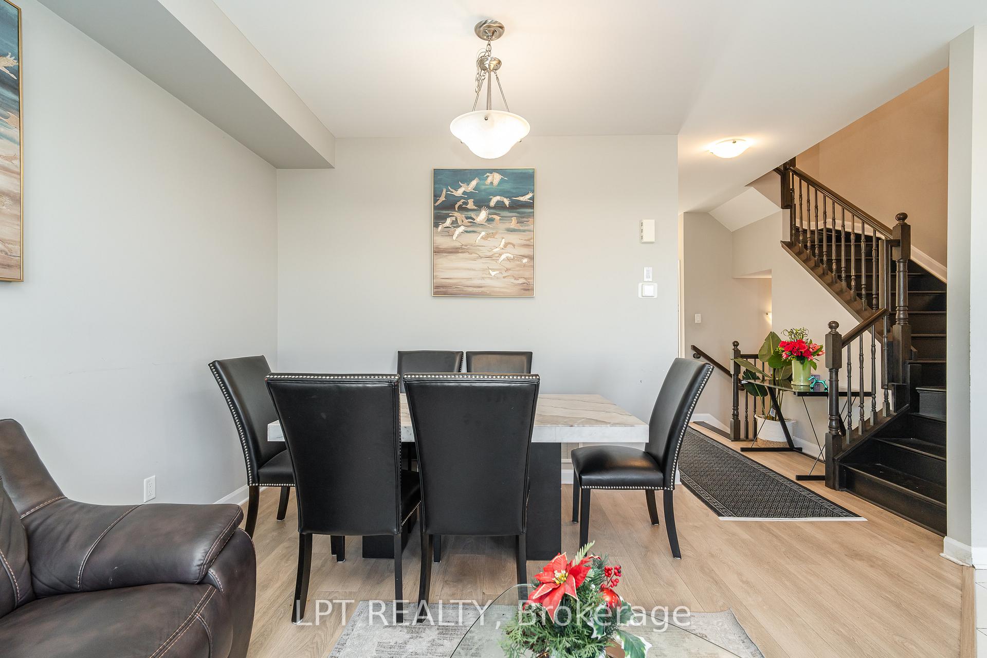 Photo 16 of 193 Bending Way, Ottawa, Barrhaven - Hearts Desire — HOMEH