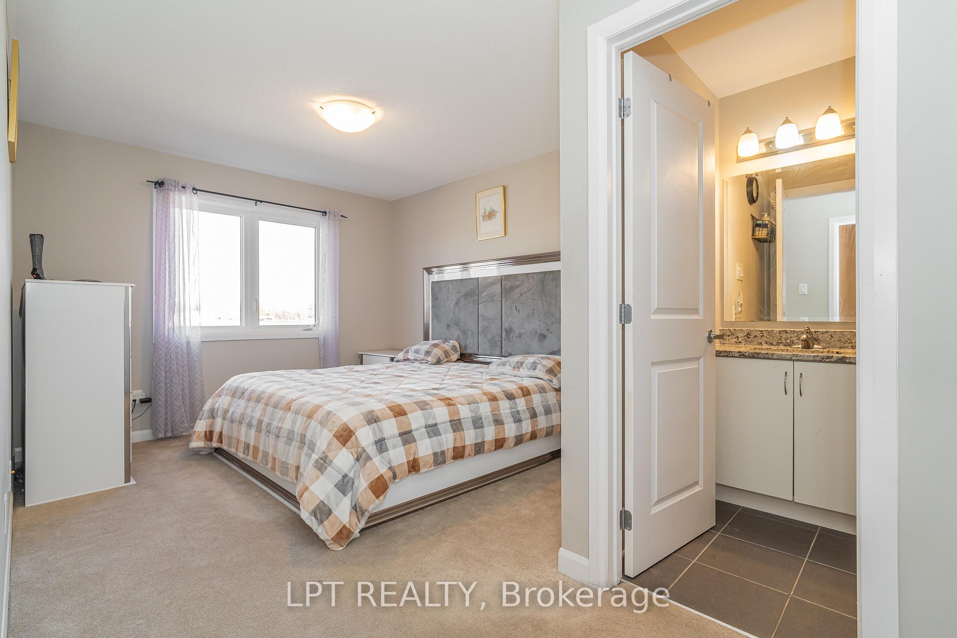 Photo 15 of 193 Bending Way, Ottawa, Barrhaven - Hearts Desire — HOMEH