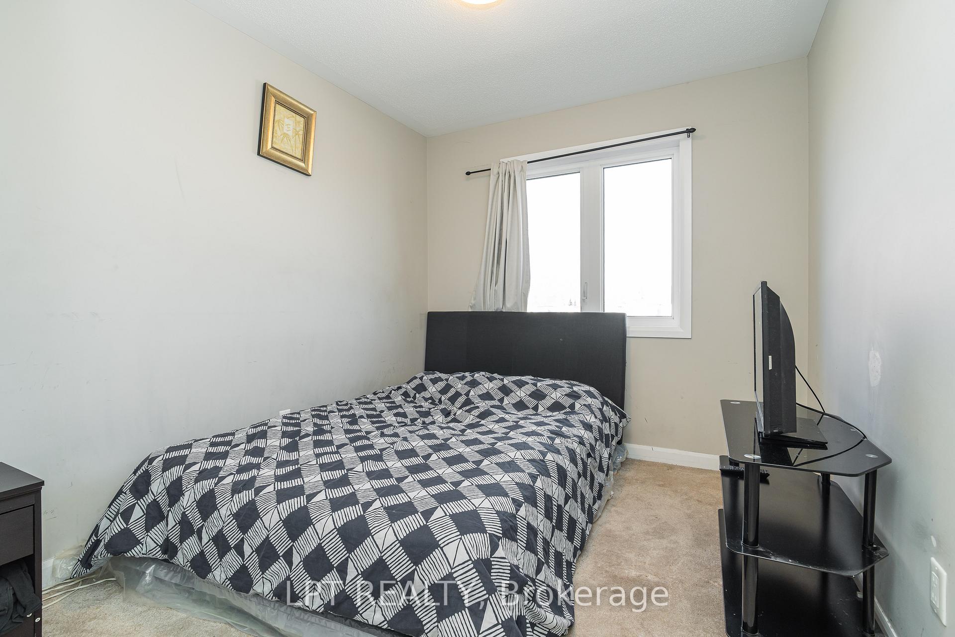 Photo 21 of 193 Bending Way, Ottawa, Barrhaven - Hearts Desire — HOMEH