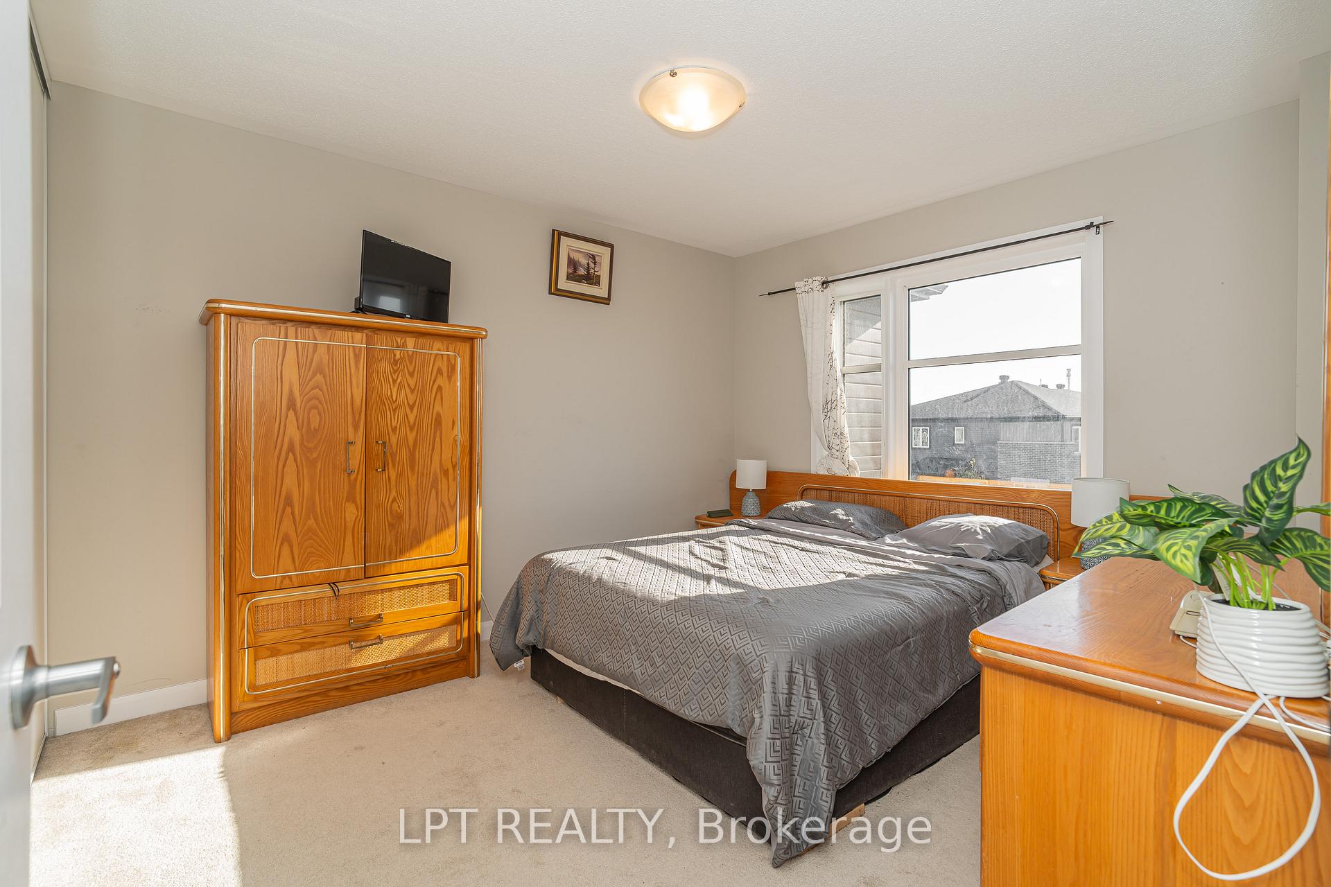 Photo 23 of 193 Bending Way, Ottawa, Barrhaven - Hearts Desire — HOMEH