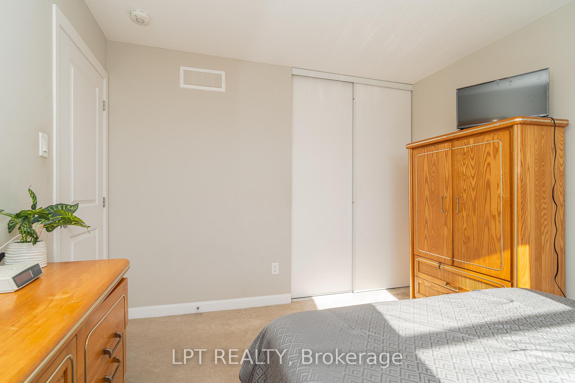 Photo 24 of 193 Bending Way, Ottawa, Barrhaven - Hearts Desire — HOMEH