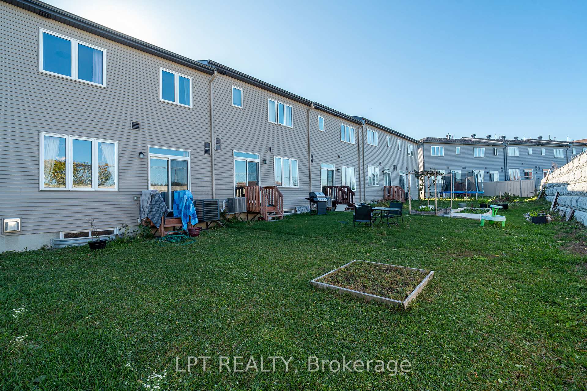 Photo 35 of 193 Bending Way, Ottawa, Barrhaven - Hearts Desire — HOMEH