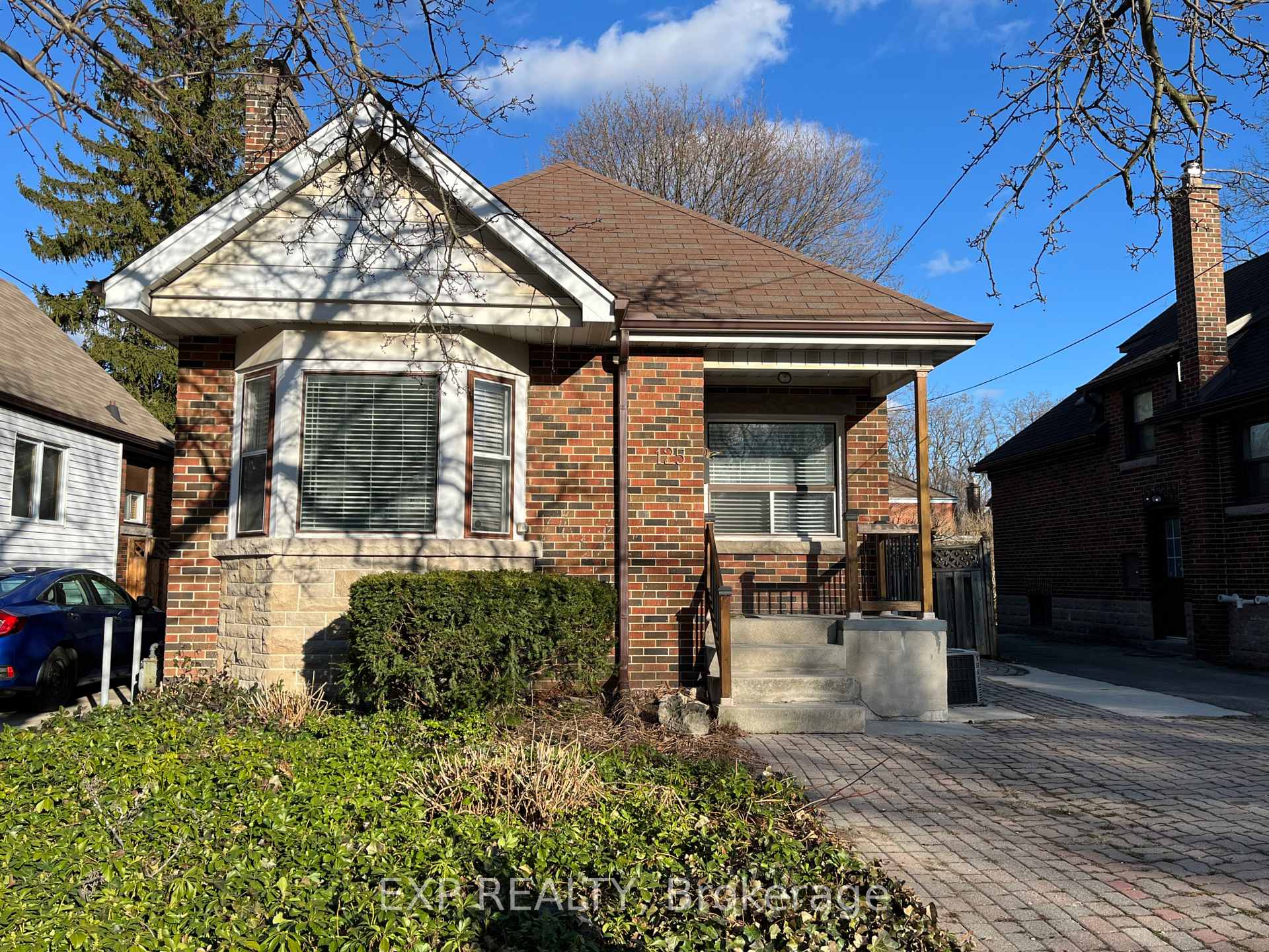 Photo 2 of 125 Haddon Avenue S, Hamilton, Ainslie Wood — HOMEH