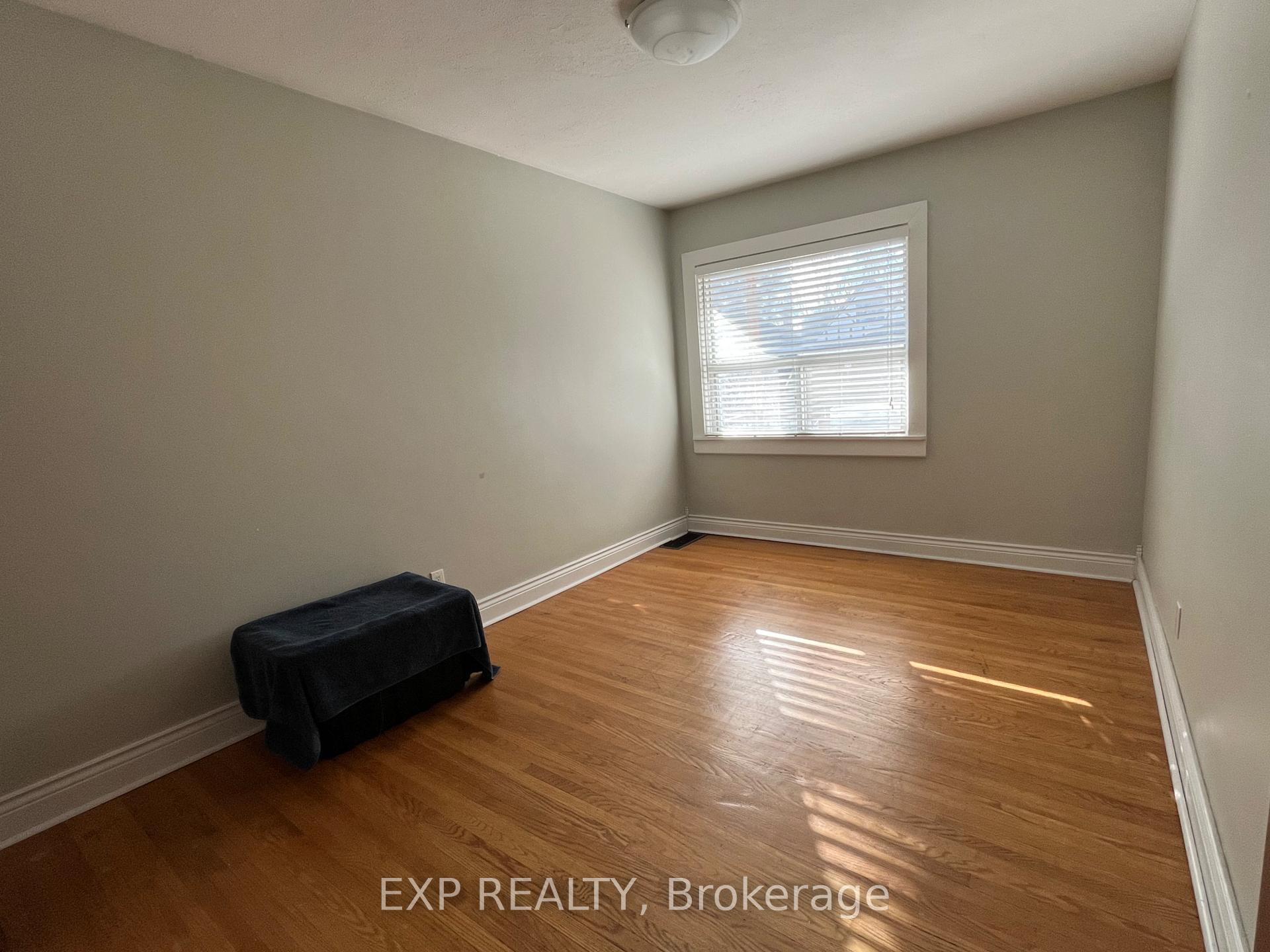 Photo 5 of 125 Haddon Avenue S, Hamilton, Ainslie Wood — HOMEH