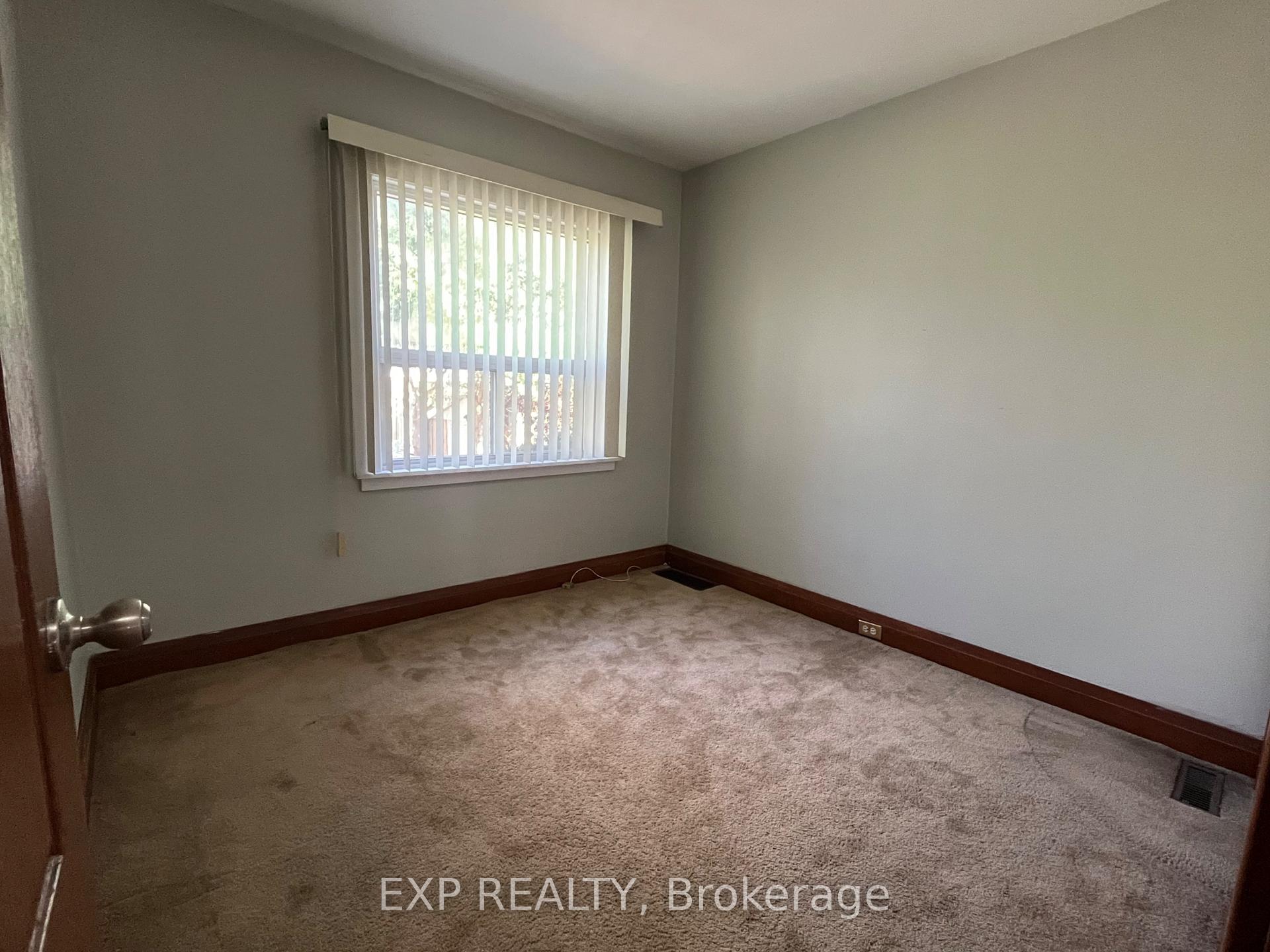 Photo 6 of 125 Haddon Avenue S, Hamilton, Ainslie Wood — HOMEH