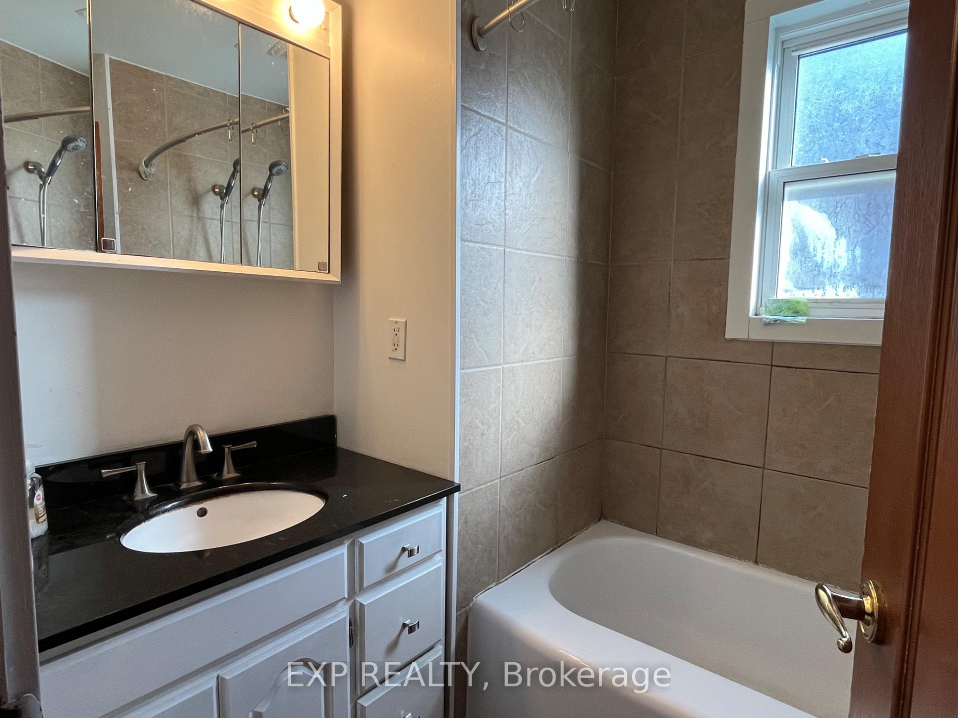 Photo 8 of 125 Haddon Avenue S, Hamilton, Ainslie Wood — HOMEH