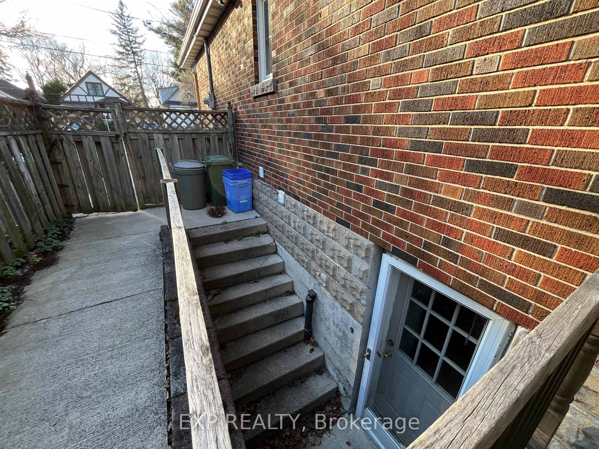 Photo 10 of 125 Haddon Avenue S, Hamilton, Ainslie Wood — HOMEH